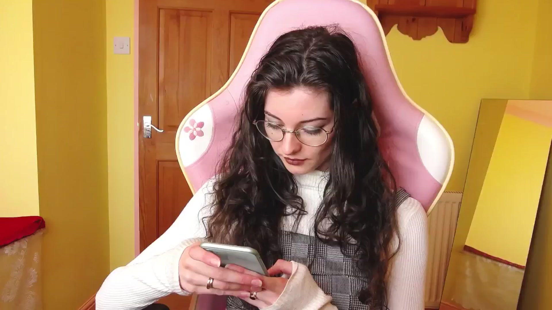 Gallery image thumbnail from viola__'s myfreecams stream on, 07/02/2024, 15:37 image 3 of 20