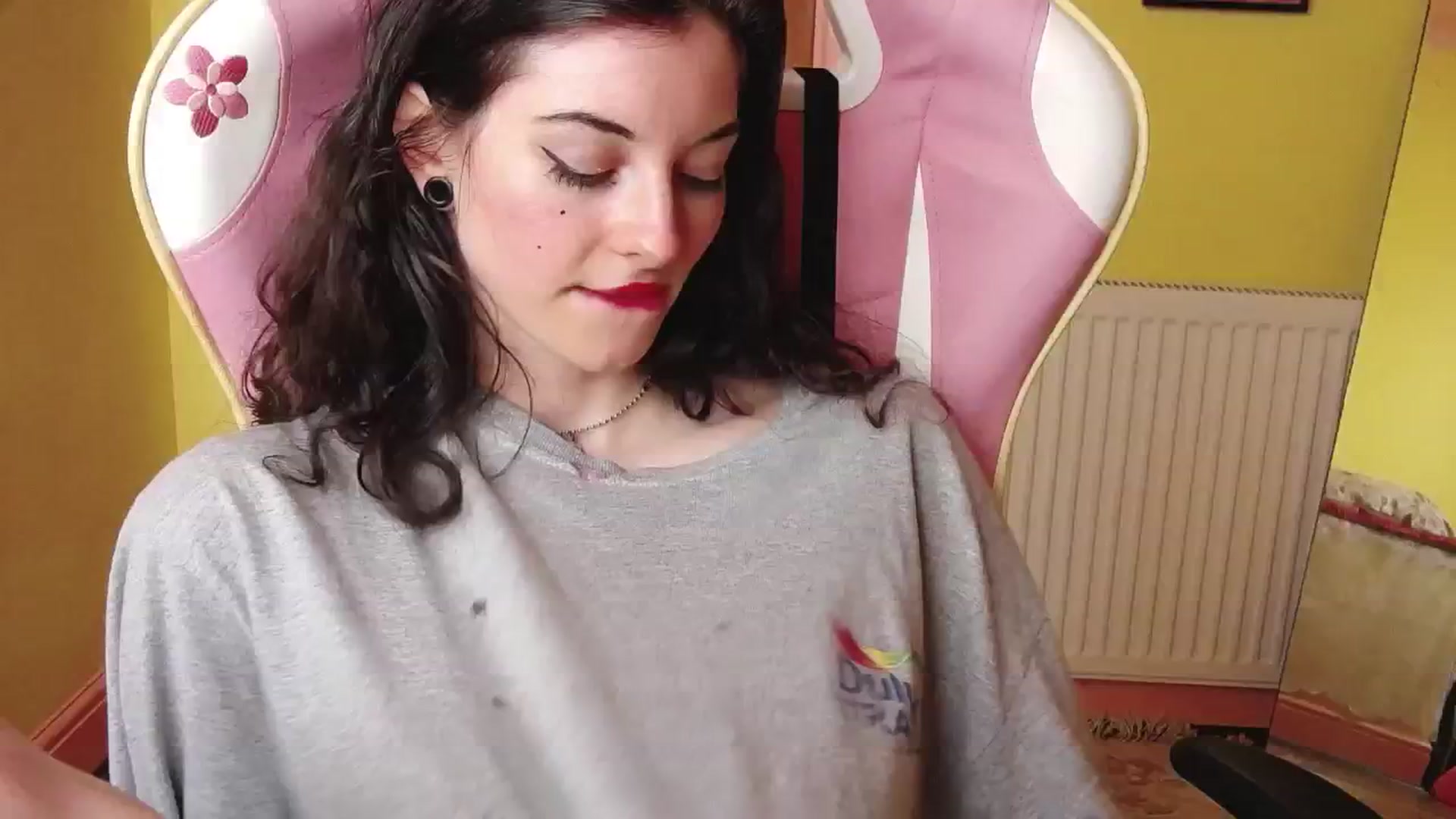 Gallery image thumbnail from viola__'s myfreecams stream on, 07/05/2024, 19:30 image 13 of 20