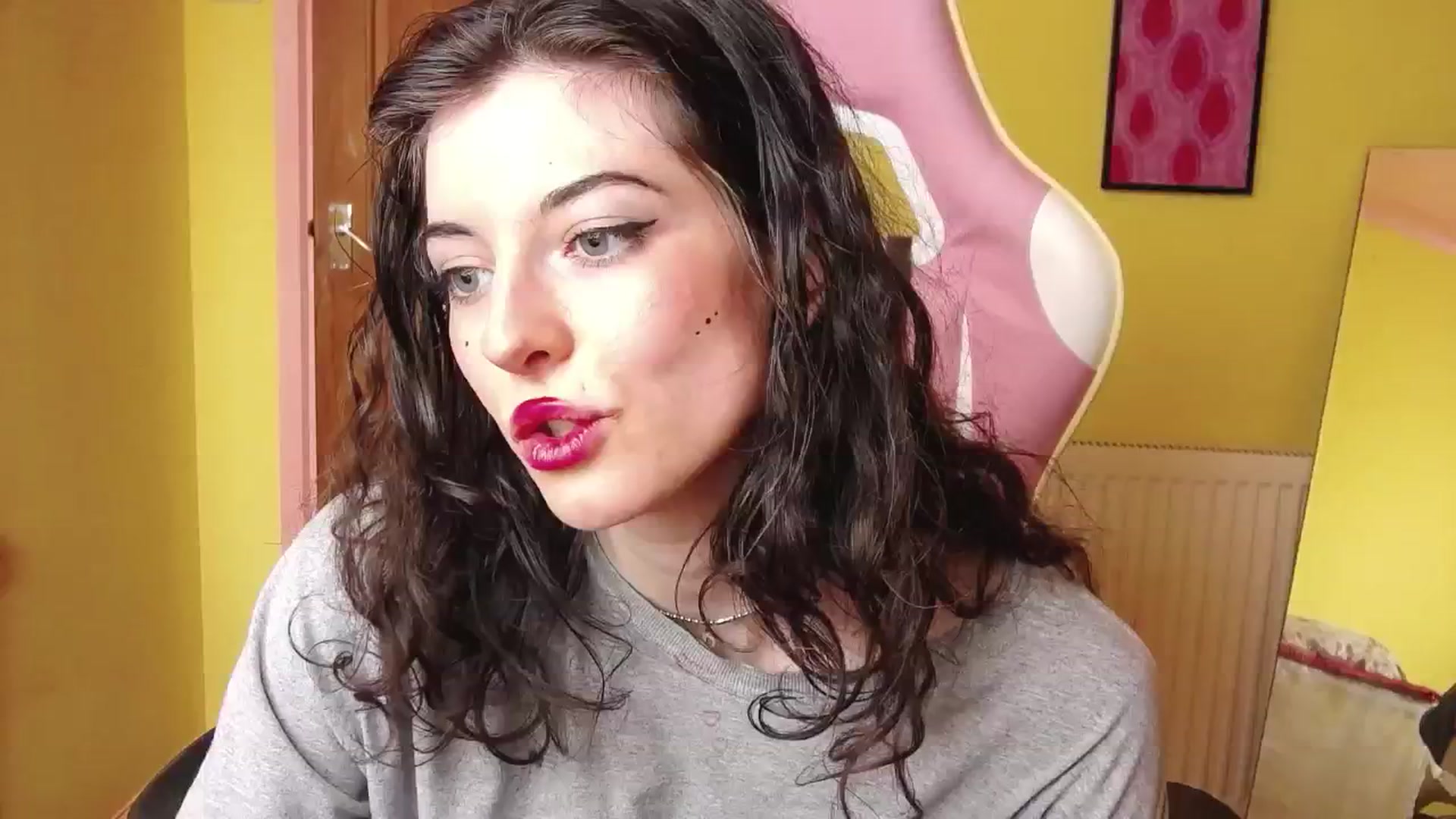 Gallery image thumbnail from viola__'s myfreecams stream on, 07/05/2024, 19:30 image 16 of 20