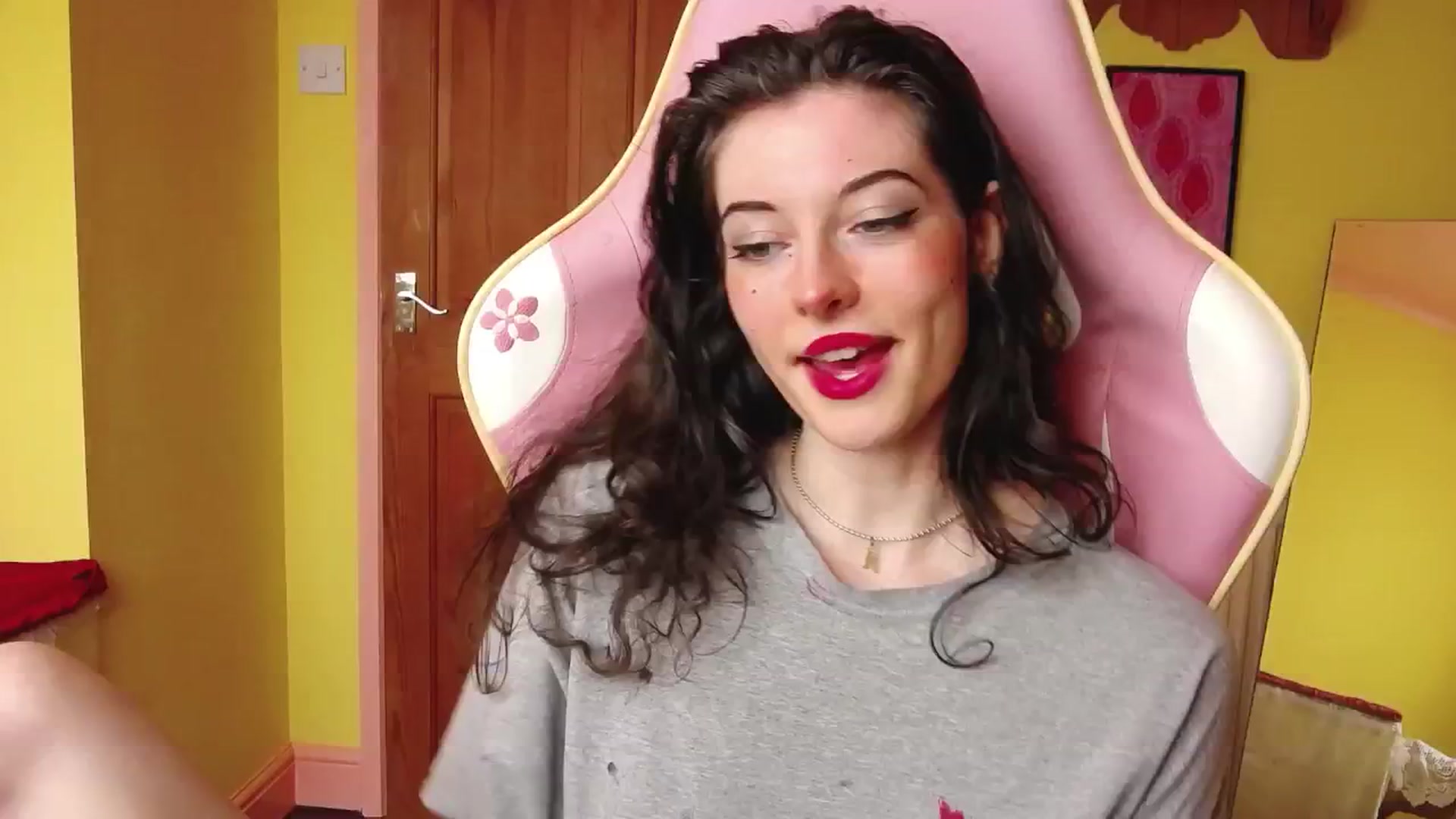 Gallery image thumbnail from viola__'s myfreecams stream on, 07/05/2024, 19:30 image 4 of 20