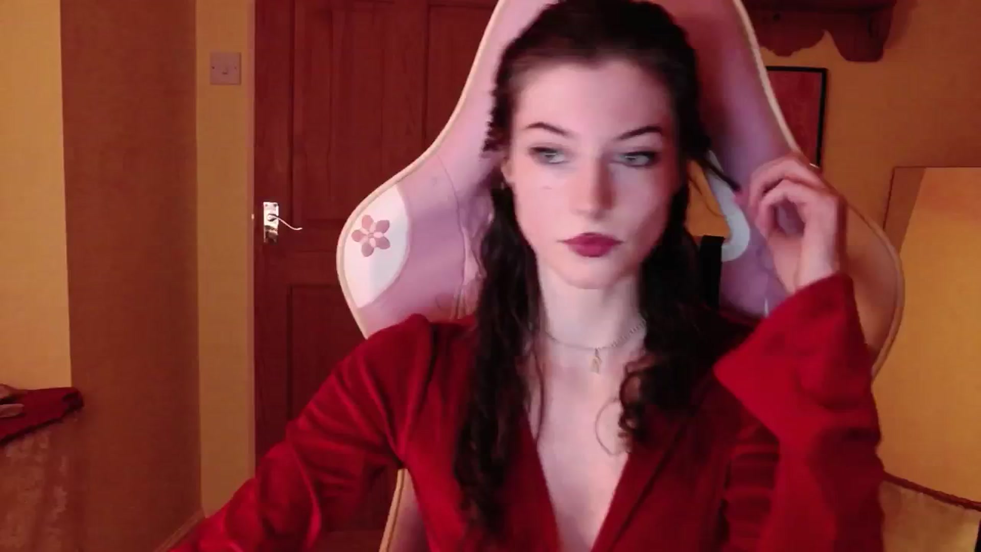 Gallery image thumbnail from viola__'s myfreecams stream on, 07/09/2024, 20:45 image 19 of 20