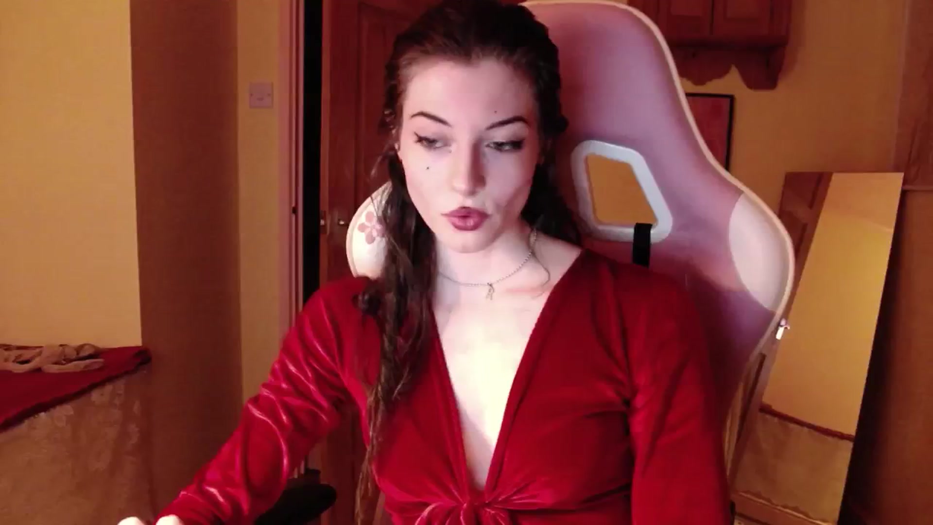 Gallery image thumbnail from viola__'s myfreecams stream on, 07/09/2024, 20:45 image 14 of 20