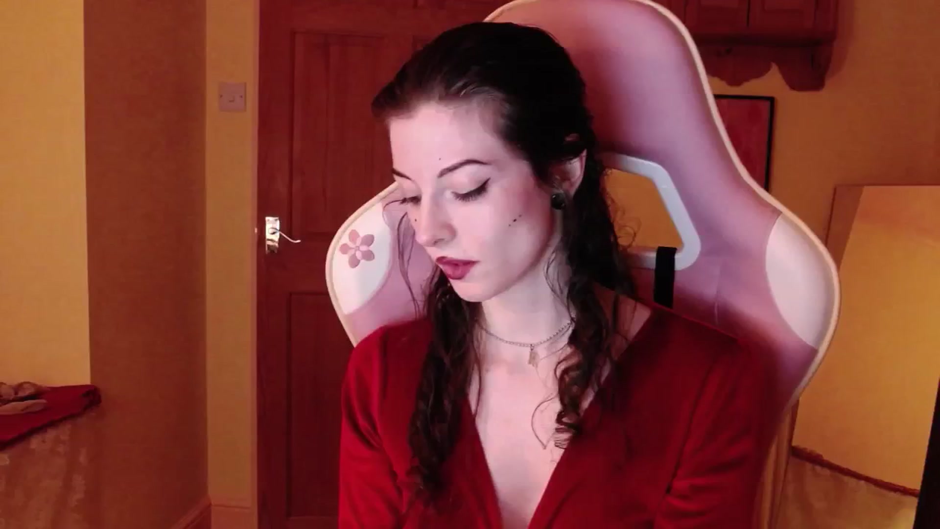 Gallery image thumbnail from viola__'s myfreecams stream on, 07/09/2024, 20:45 image 18 of 20