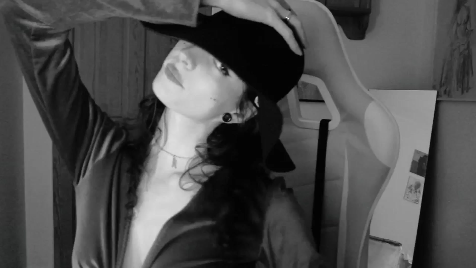Gallery image thumbnail from viola__'s myfreecams stream on, 07/09/2024, 23:08 image 7 of 20