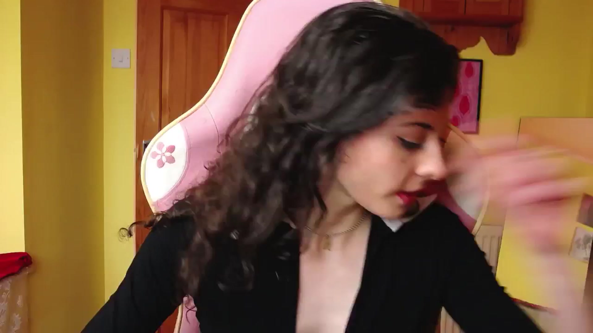 Gallery image thumbnail from viola__'s myfreecams stream on, 07/15/2024, 14:25 image 1 of 20