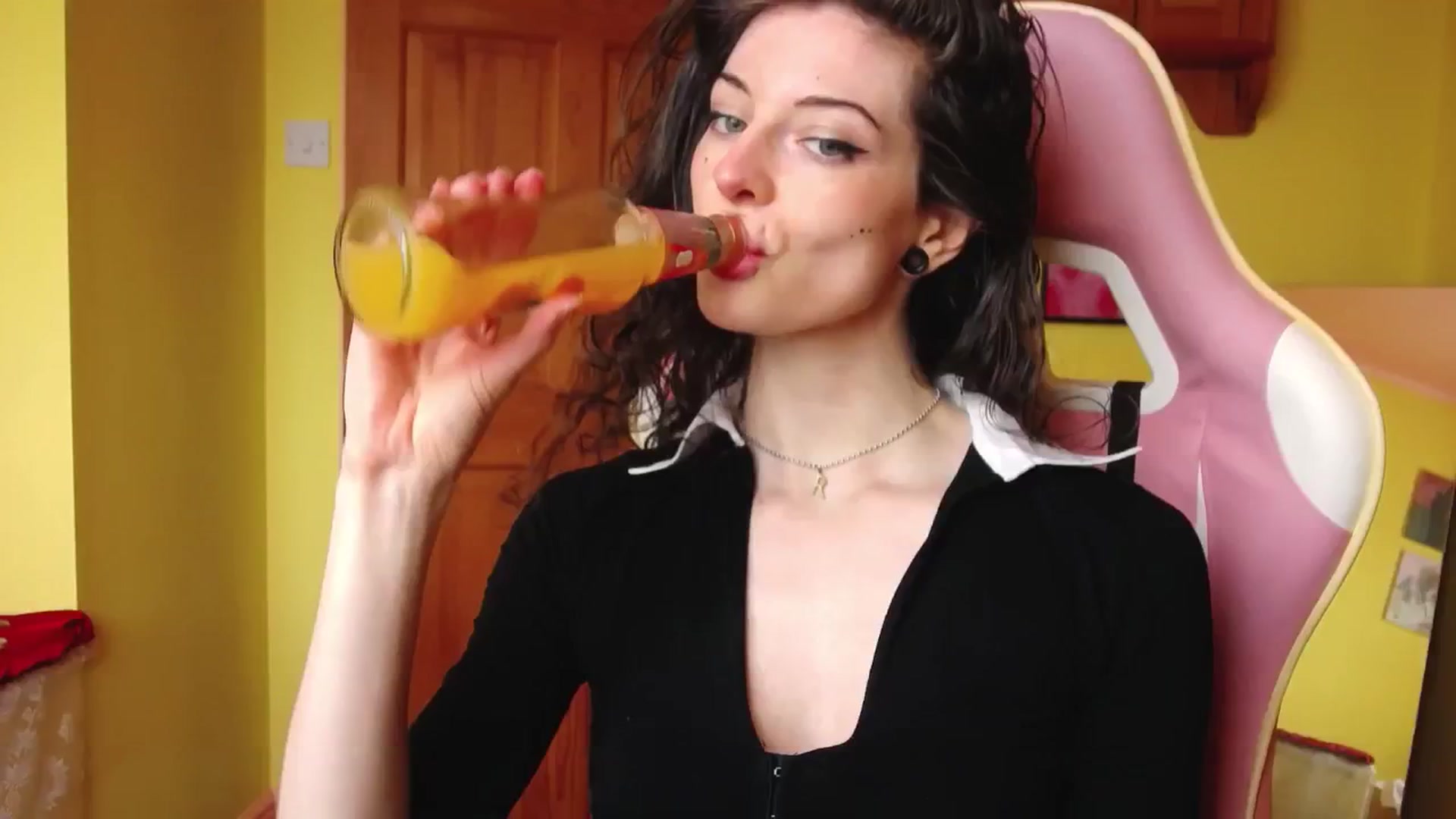 Gallery image thumbnail from viola__'s myfreecams stream on, 07/15/2024, 14:25 image 5 of 20