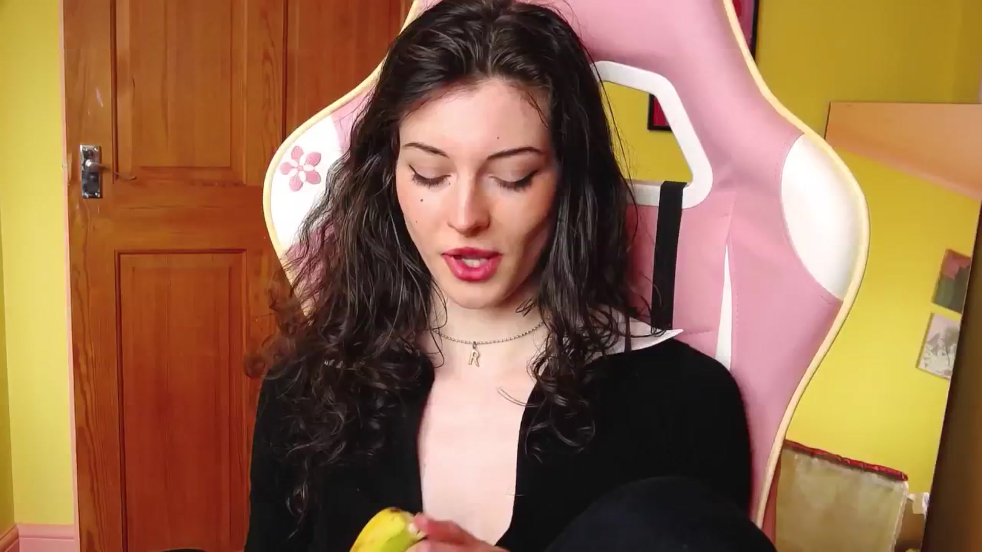 Gallery image thumbnail from viola__'s myfreecams stream on, 07/15/2024, 14:25 image 16 of 20