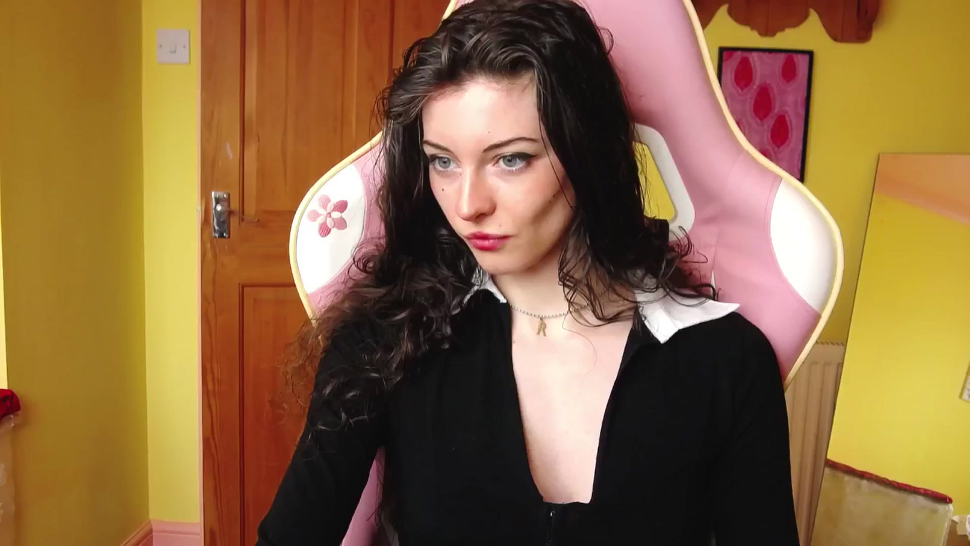 Gallery image thumbnail from viola__'s myfreecams stream on, 07/15/2024, 14:25 image 10 of 20