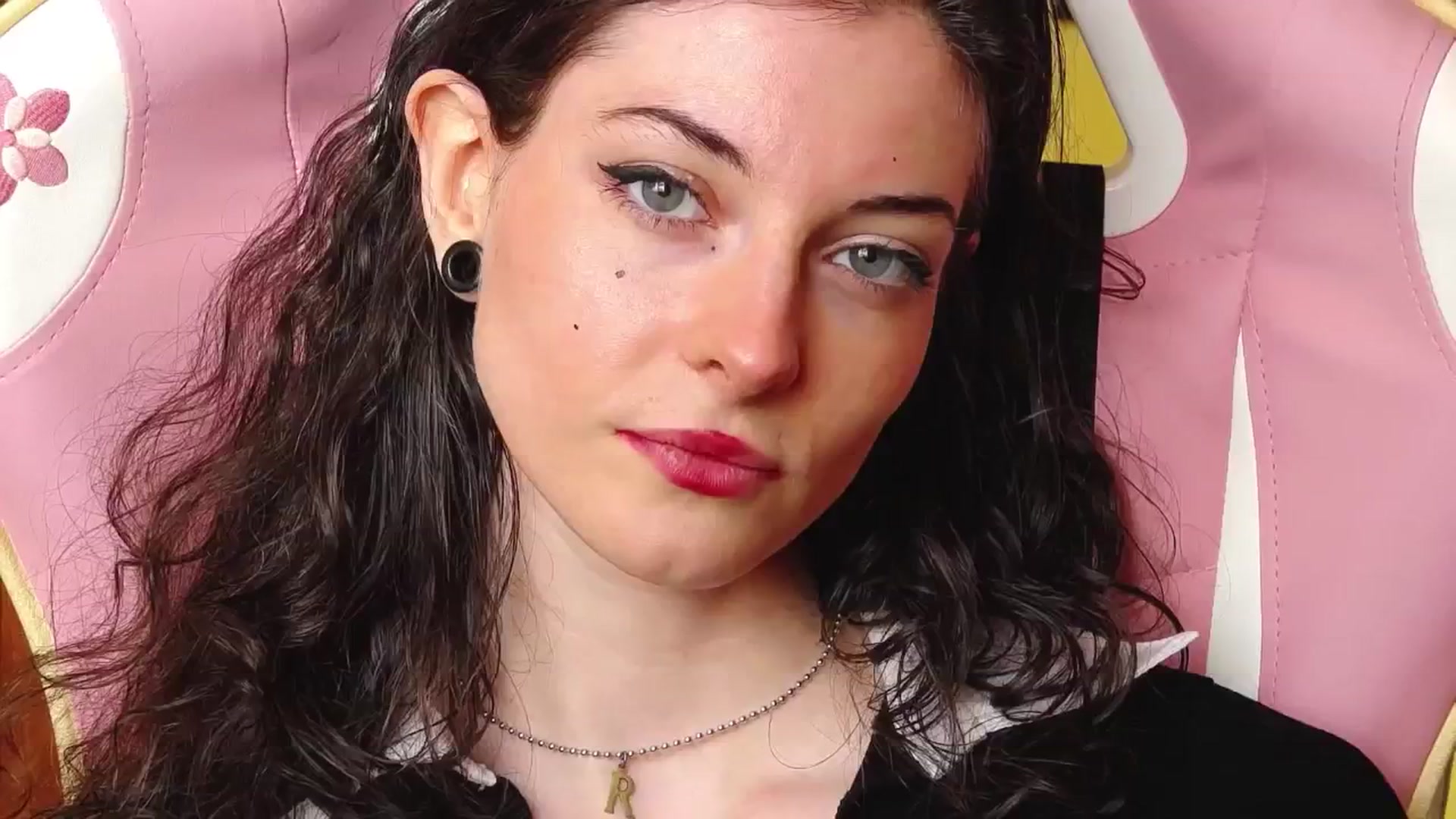 Gallery image thumbnail from viola__'s myfreecams stream on, 07/15/2024, 14:25 image 14 of 20