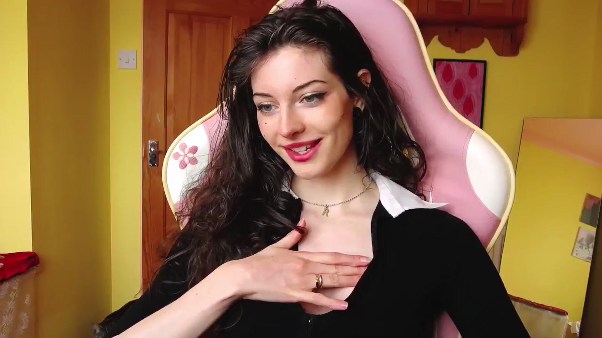 Gallery image thumbnail from viola__'s myfreecams stream on, 07/15/2024, 14:25 image 7 of 20