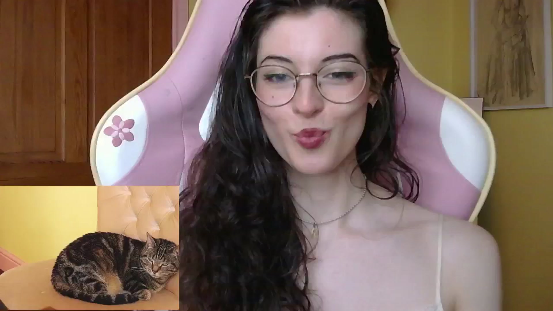 Gallery image thumbnail from viola__'s myfreecams stream on, 07/16/2024, 22:28 image 6 of 20