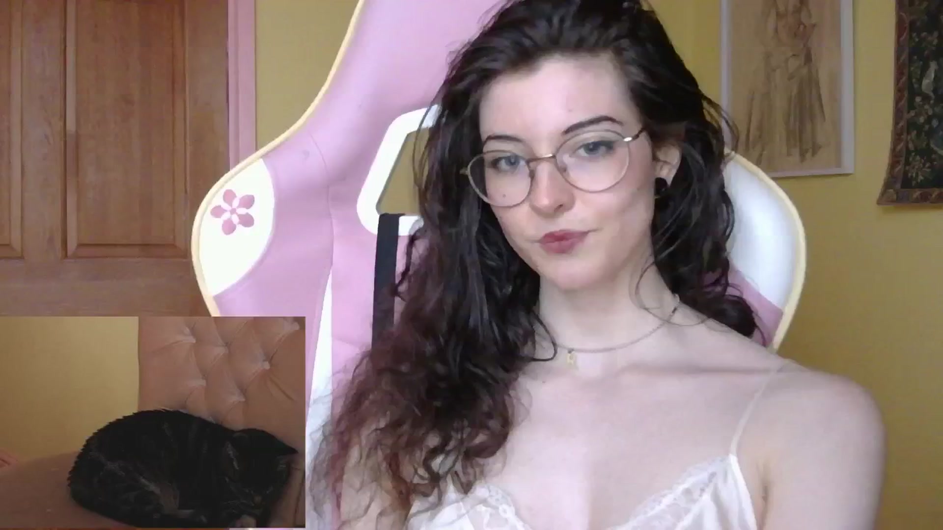 Gallery image thumbnail from viola__'s myfreecams stream on, 07/16/2024, 22:28 image 9 of 20