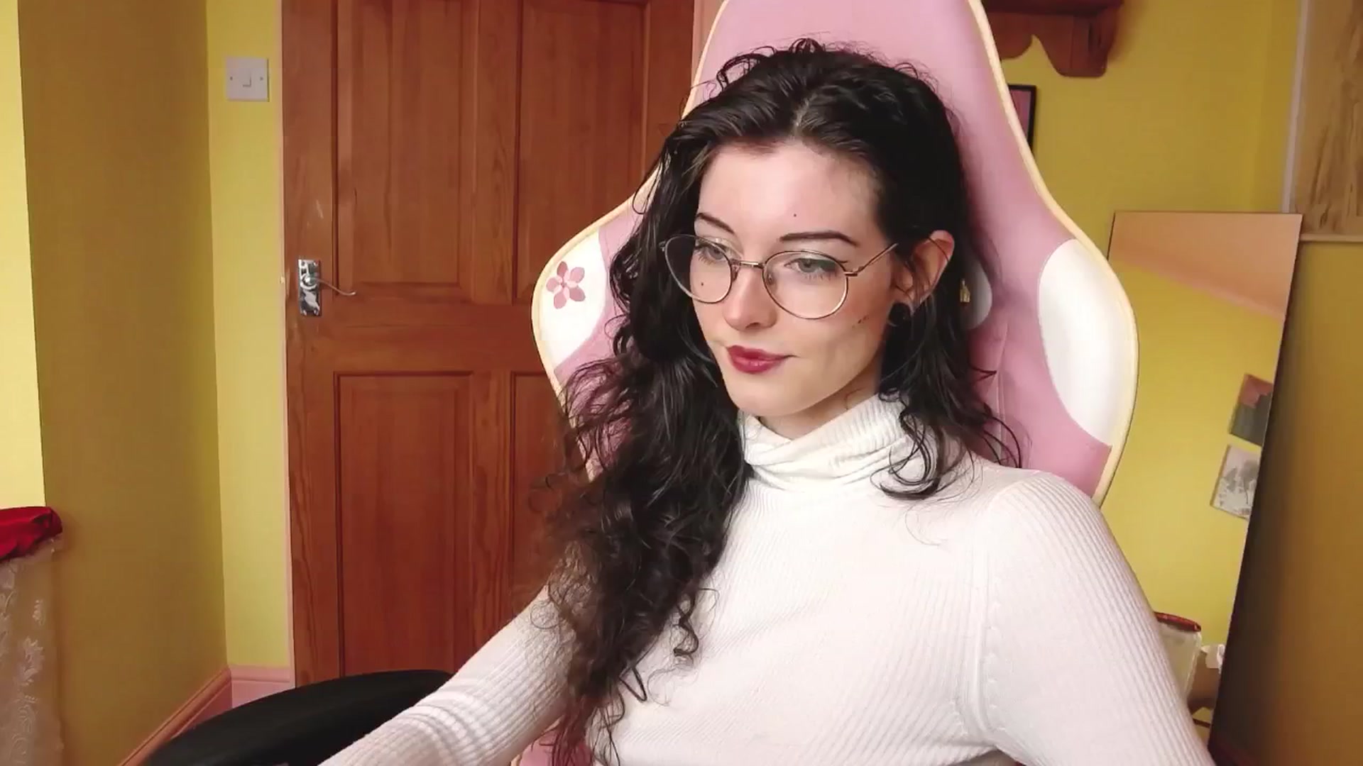 Gallery image thumbnail from viola__'s myfreecams stream on, 07/16/2024, 22:28 image 2 of 20