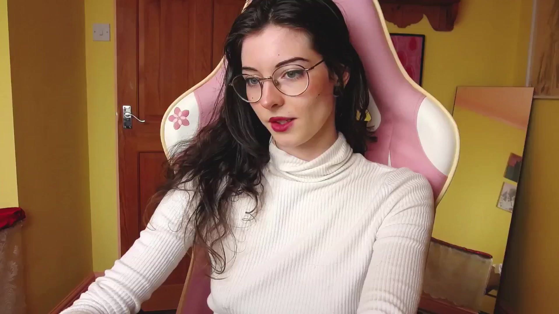 Gallery image thumbnail from viola__'s myfreecams stream on, 07/16/2024, 22:28 image 1 of 20