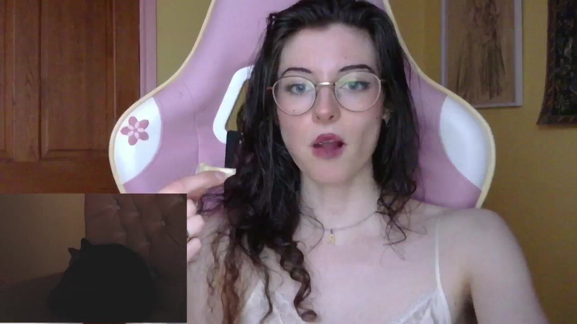 Gallery image thumbnail from viola__'s myfreecams stream on, 07/16/2024, 22:28 image 10 of 20