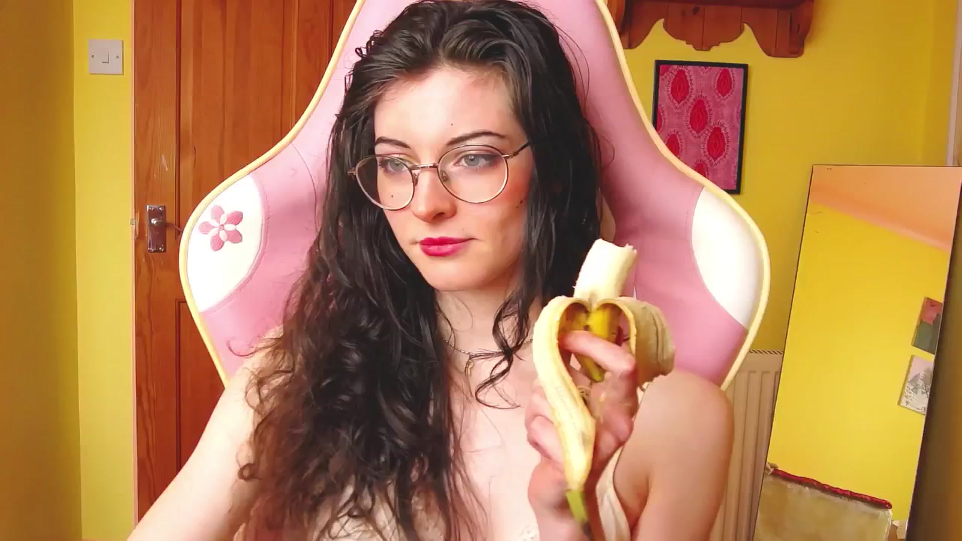 Gallery image thumbnail from viola__'s myfreecams stream on, 07/17/2024, 14:35 image 12 of 20