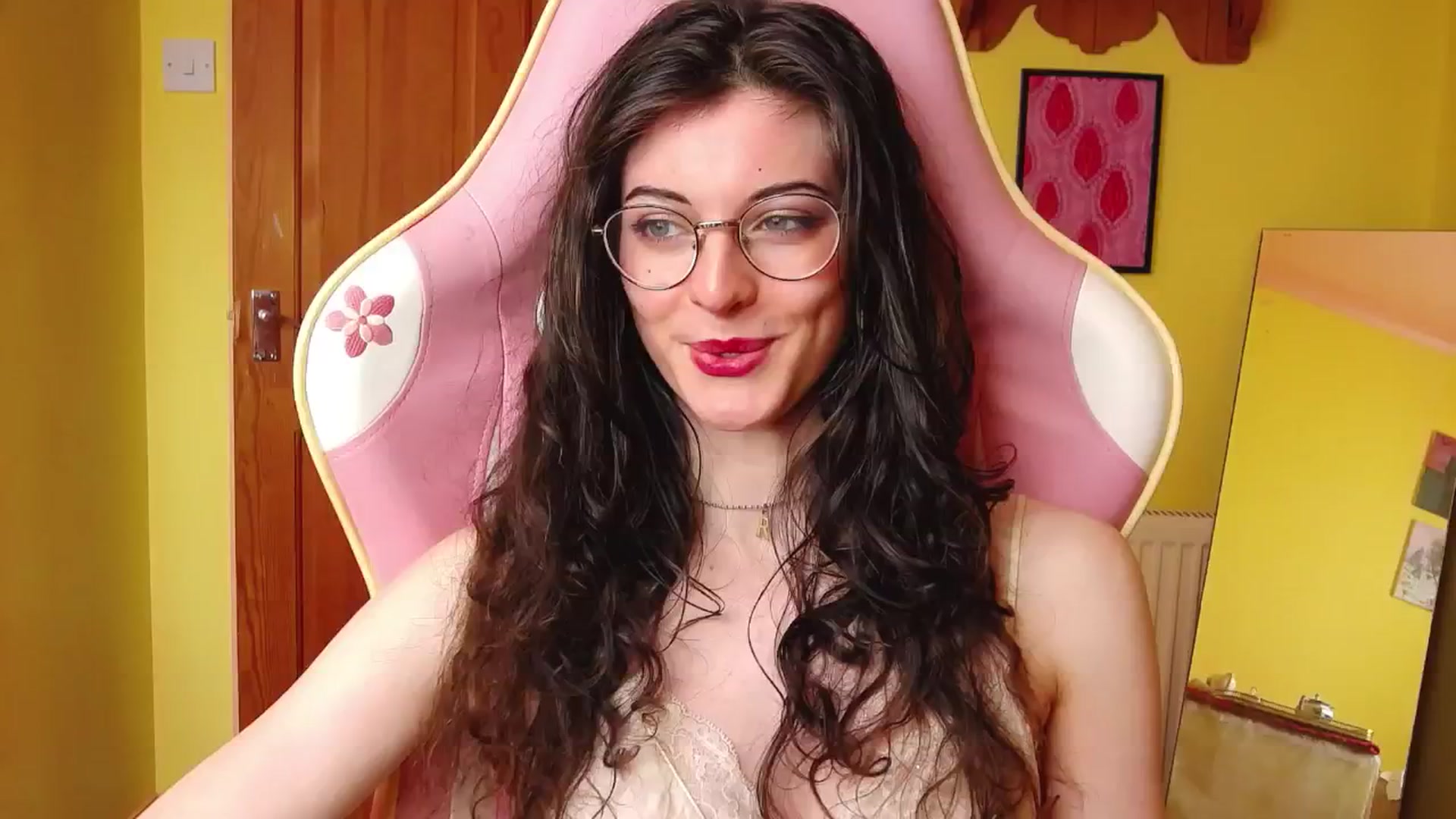 Gallery image thumbnail from viola__'s myfreecams stream on, 07/17/2024, 14:35 image 4 of 20