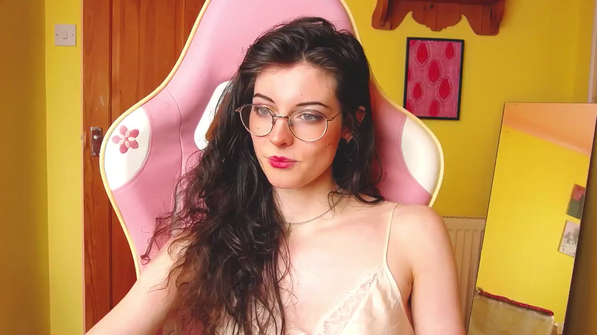 Gallery image thumbnail from viola__'s myfreecams stream on, 07/17/2024, 14:35 image 17 of 20