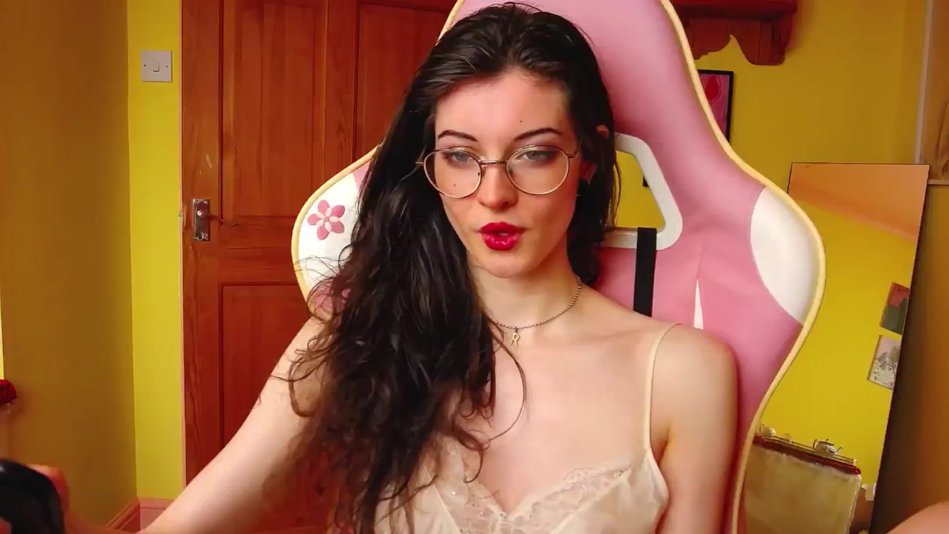 Gallery image thumbnail from viola__'s myfreecams stream on, 07/17/2024, 14:35 image 1 of 20