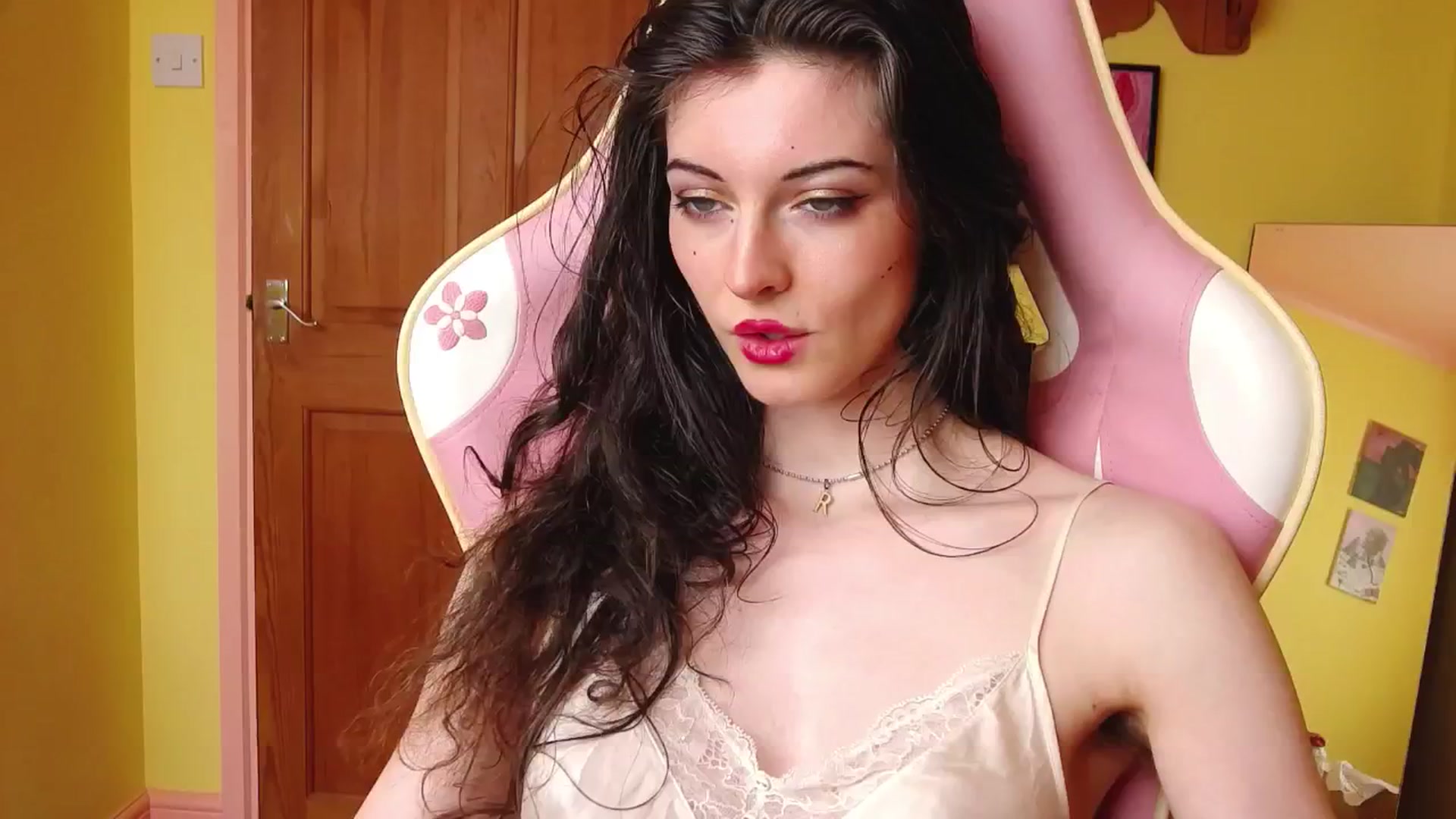 Gallery image thumbnail from viola__'s myfreecams stream on, 07/17/2024, 15:40 image 12 of 20