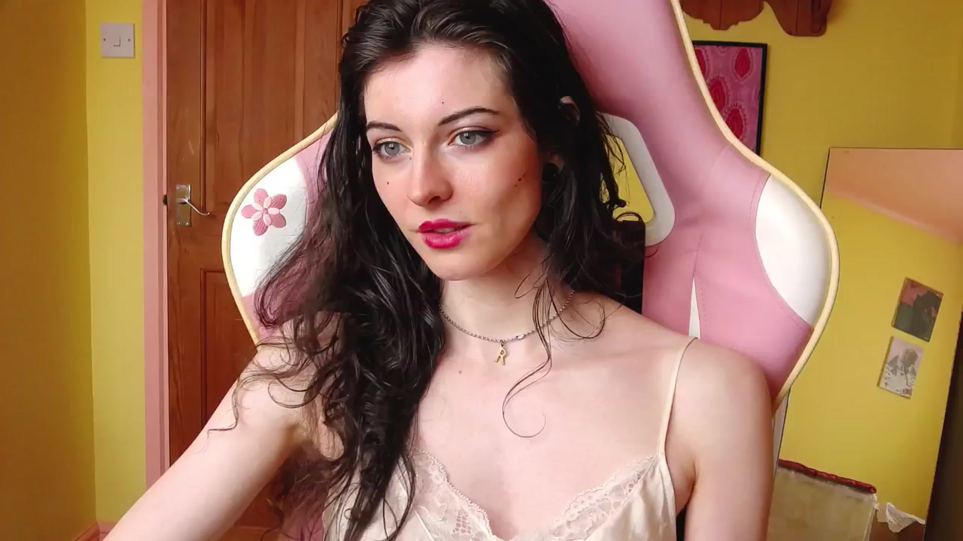 Gallery image thumbnail from viola__'s myfreecams stream on, 07/17/2024, 15:40 image 15 of 20