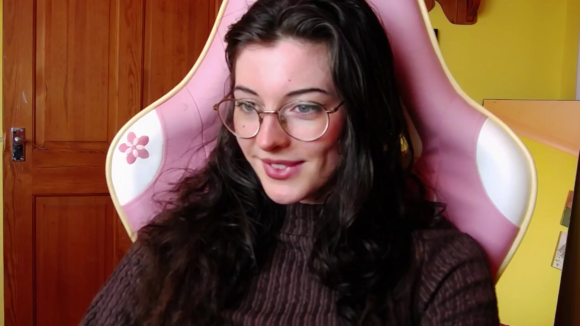 Gallery image thumbnail from viola__'s myfreecams stream on, 07/18/2024, 17:01 image 12 of 20