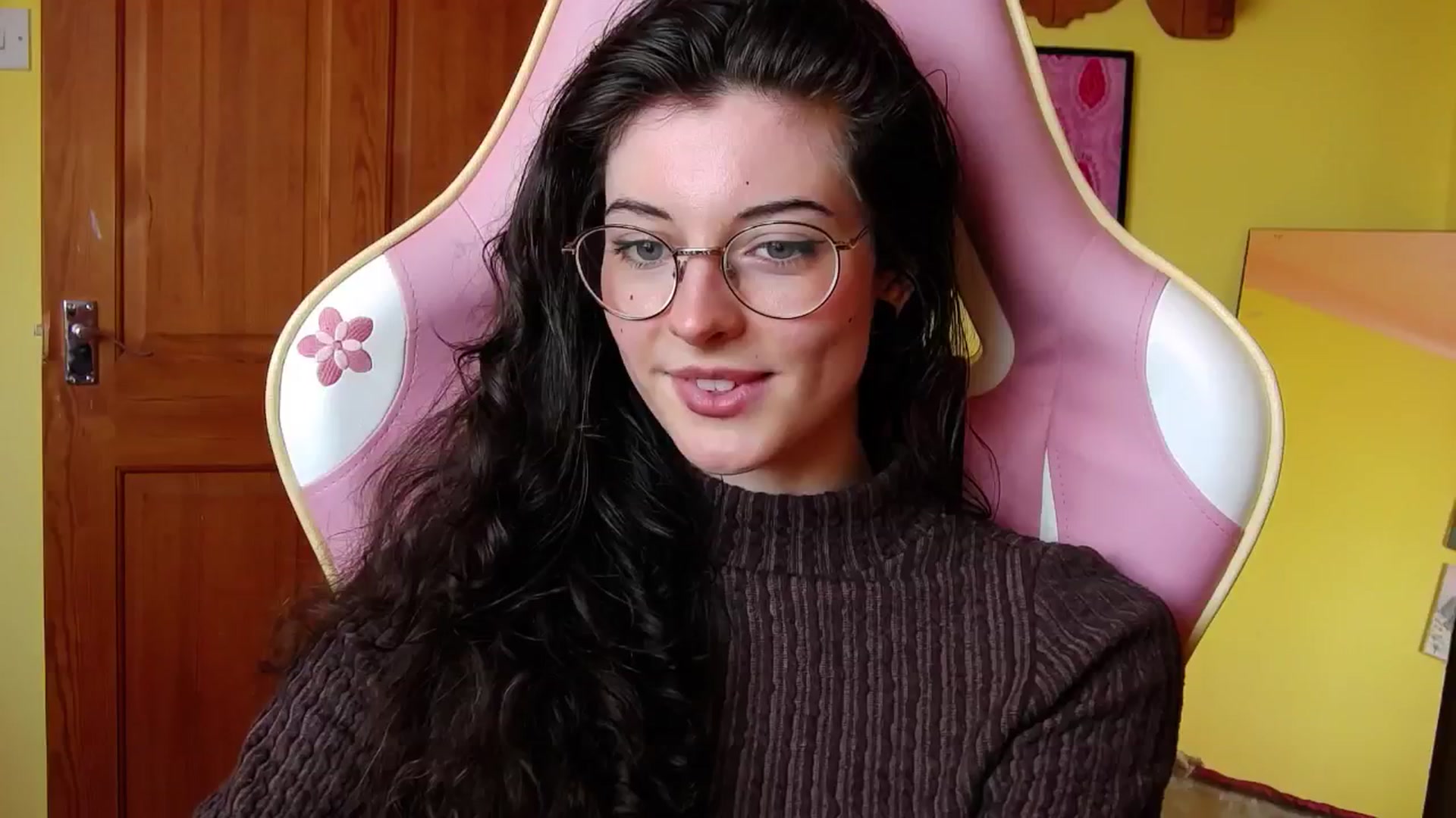 Gallery image thumbnail from viola__'s myfreecams stream on, 07/18/2024, 17:01 image 16 of 20