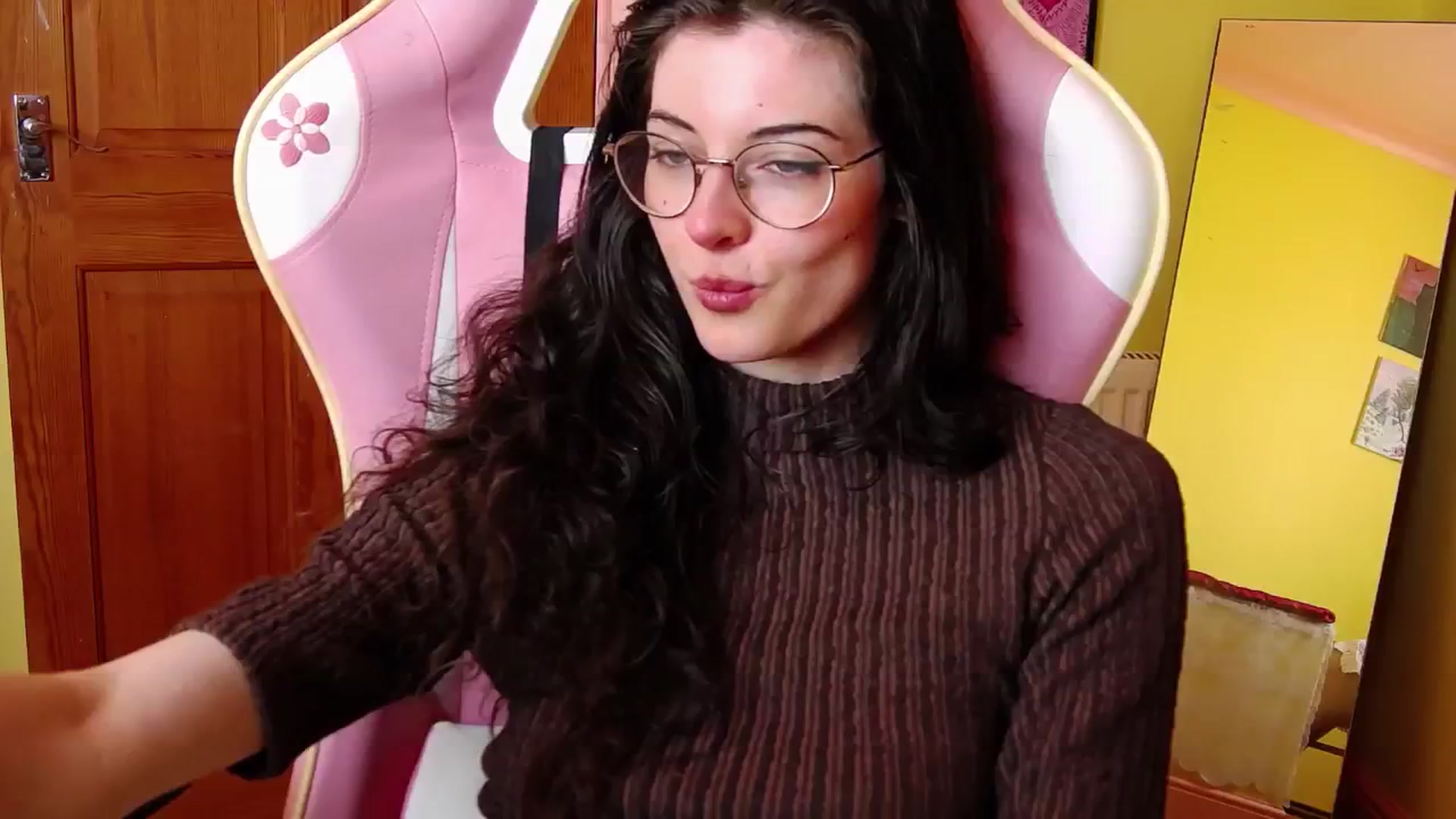 Gallery image thumbnail from viola__'s myfreecams stream on, 07/18/2024, 17:01 image 8 of 20