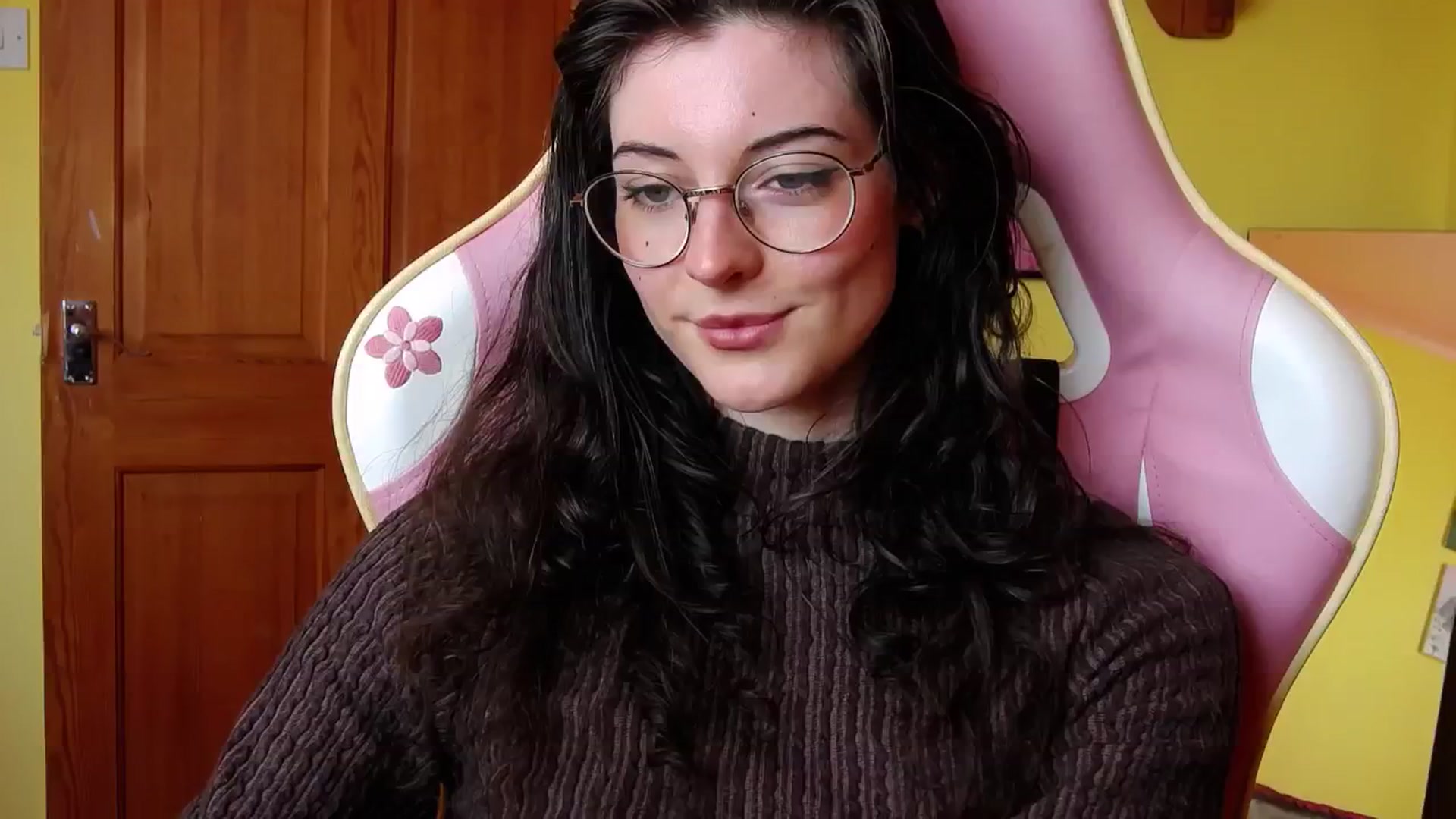 Gallery image thumbnail from viola__'s myfreecams stream on, 07/18/2024, 17:01 image 17 of 20