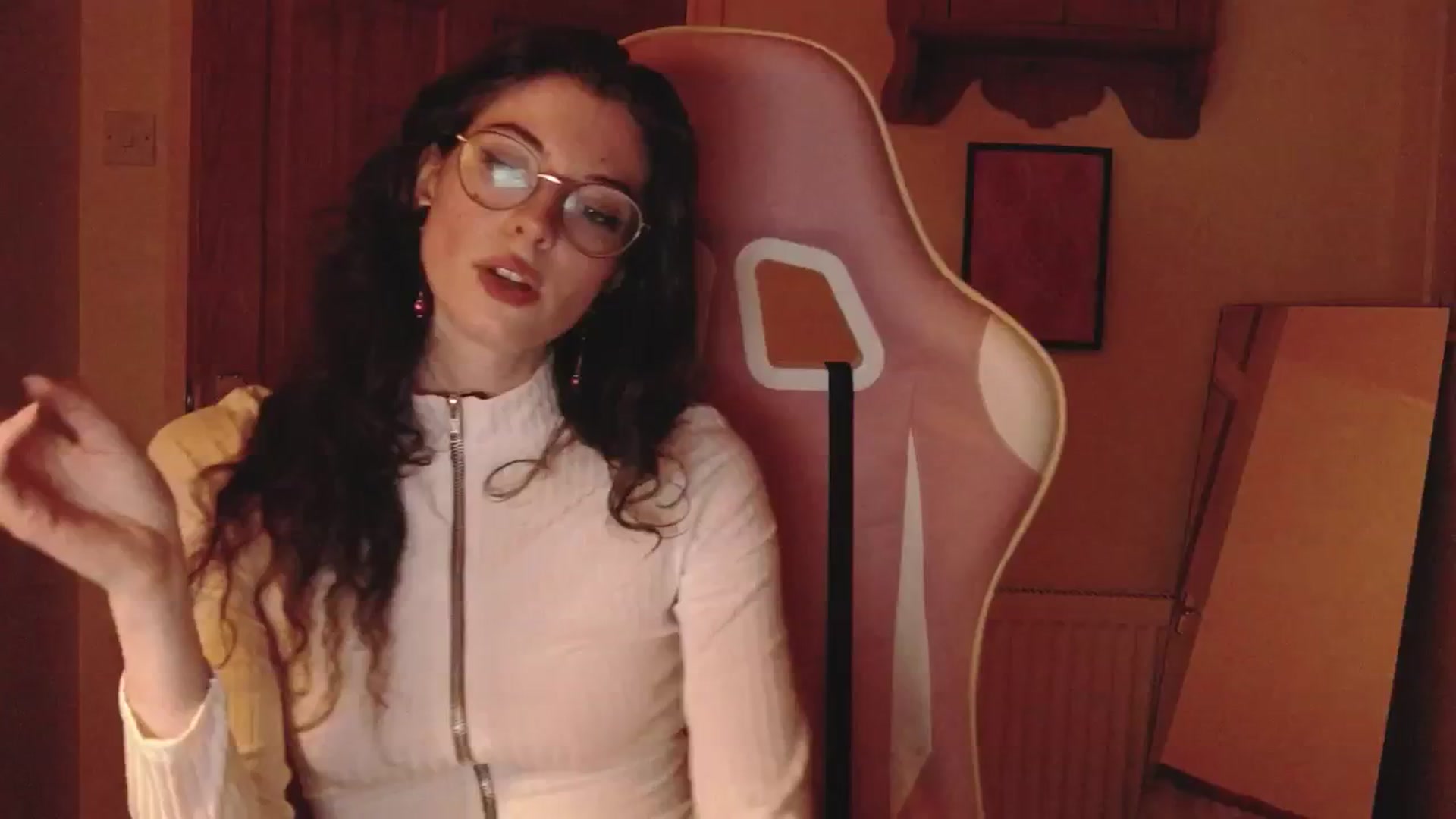 Gallery image thumbnail from viola__'s myfreecams stream on, 07/30/2024, 22:56 image 5 of 20