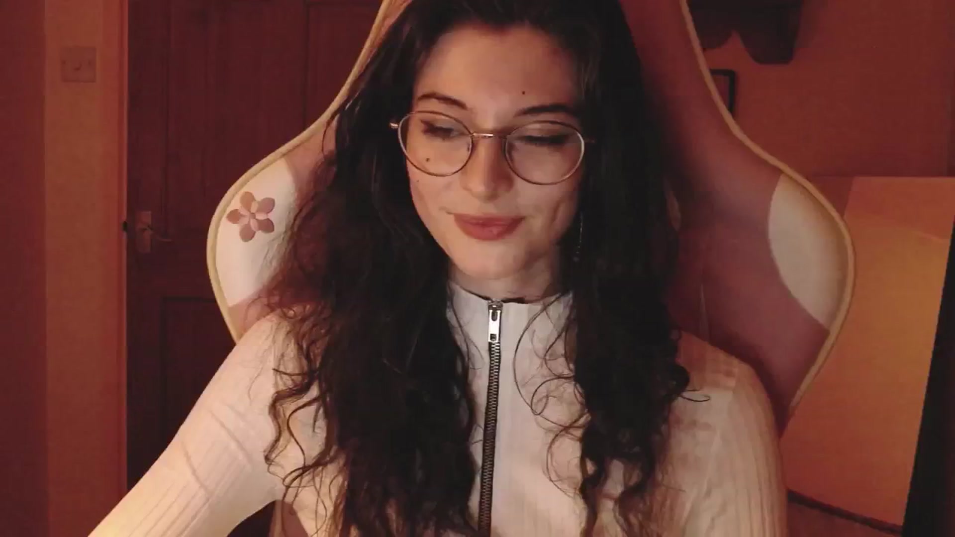 Gallery image thumbnail from viola__'s myfreecams stream on, 07/30/2024, 22:56 image 18 of 20