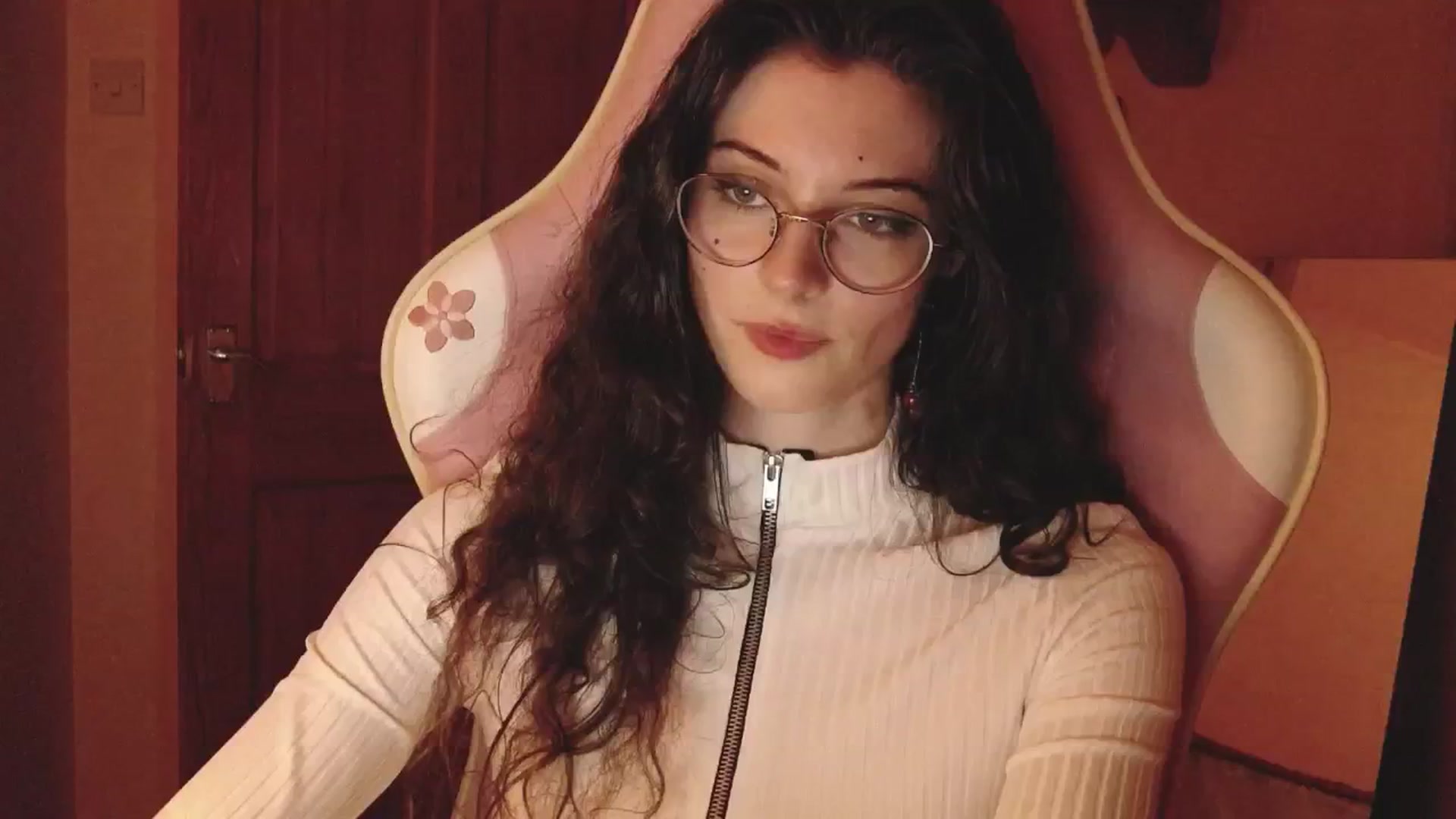 Gallery image thumbnail from viola__'s myfreecams stream on, 07/30/2024, 22:56 image 12 of 20