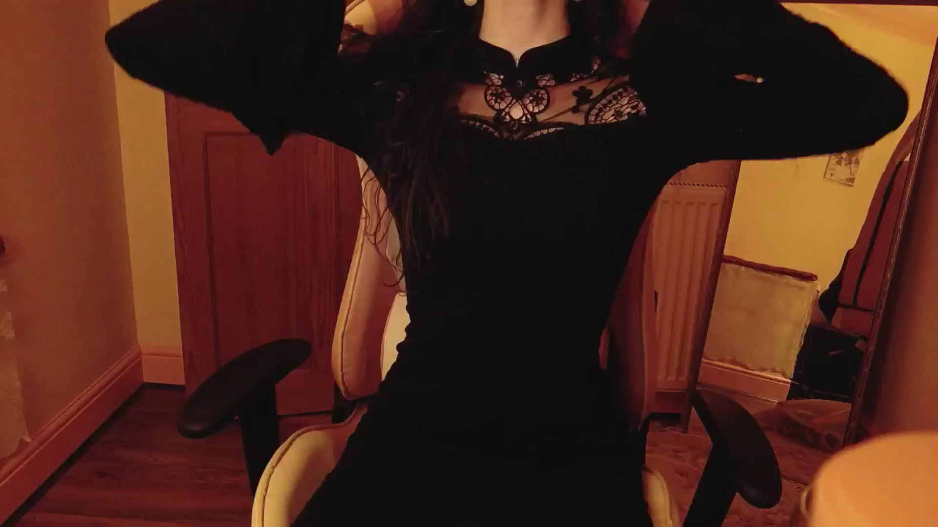 Gallery image thumbnail from viola__'s myfreecams stream on, 08/06/2024, 22:00 image 17 of 20