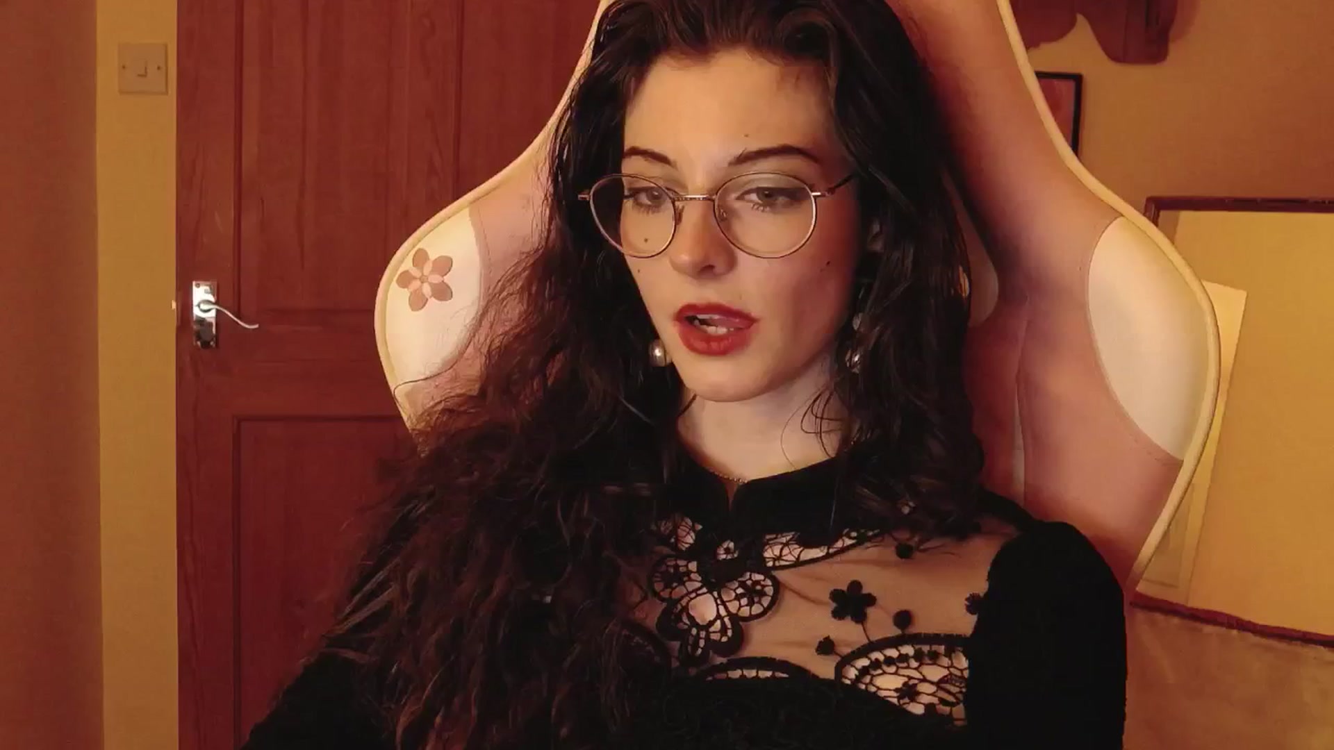 Gallery image thumbnail from viola__'s myfreecams stream on, 08/06/2024, 22:00 image 20 of 20