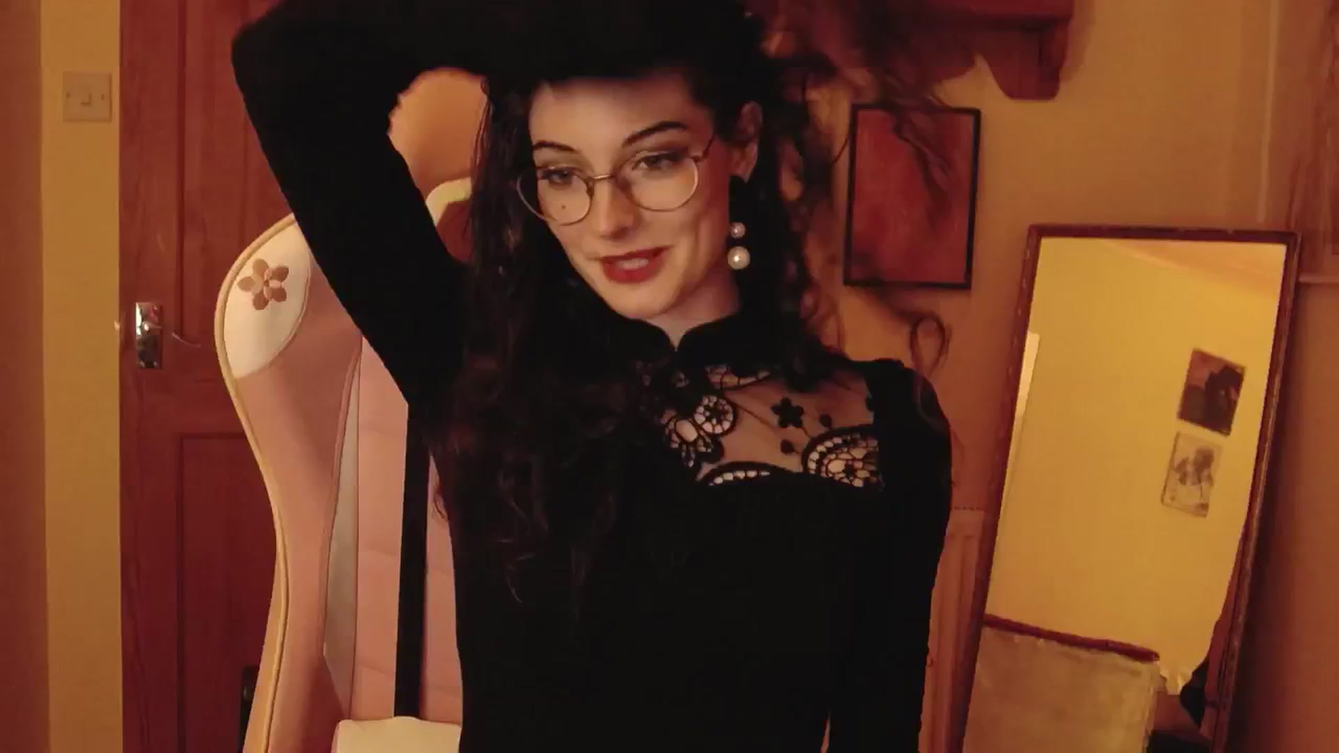 Gallery image thumbnail from viola__'s myfreecams stream on, 08/06/2024, 22:00 image 6 of 20