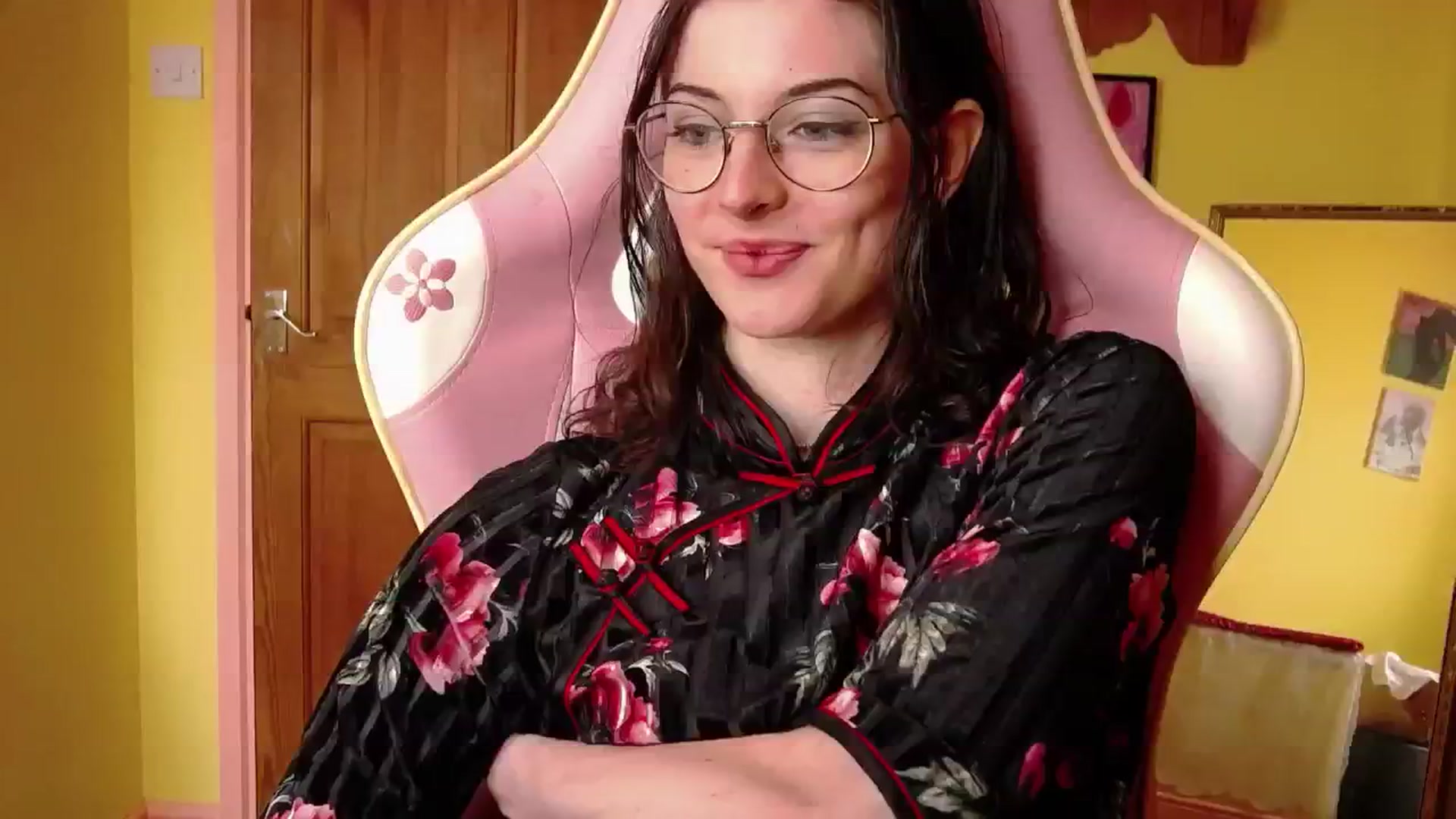 Gallery image thumbnail from viola__'s myfreecams stream on, 08/07/2024, 16:36 image 10 of 20