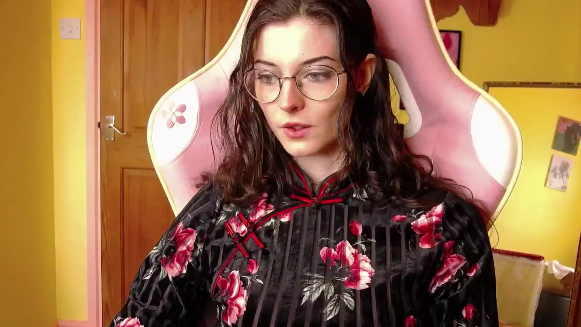 Gallery image thumbnail from viola__'s myfreecams stream on, 08/07/2024, 16:36 image 12 of 20