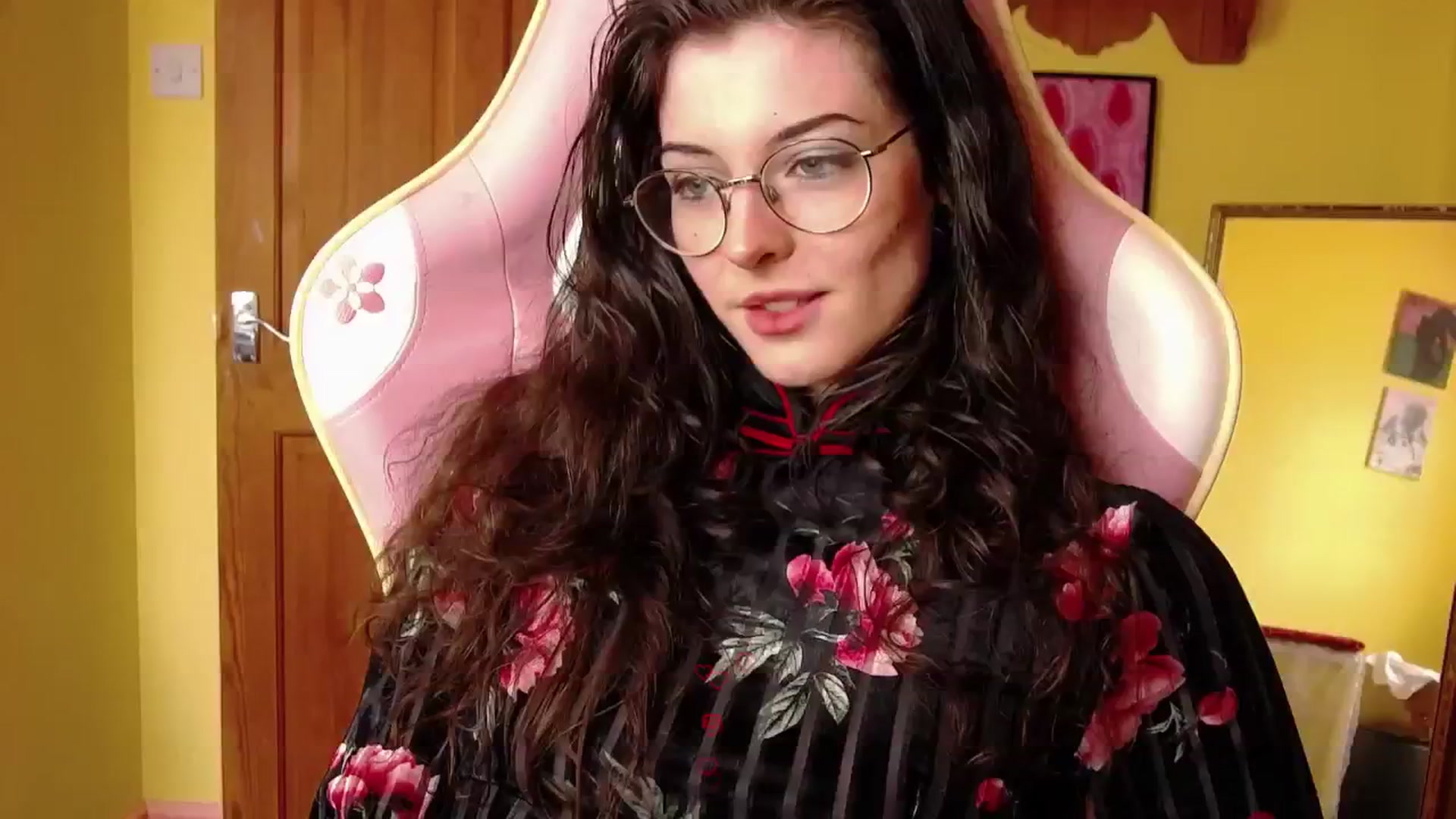 Gallery image thumbnail from viola__'s myfreecams stream on, 08/07/2024, 16:36 image 5 of 20