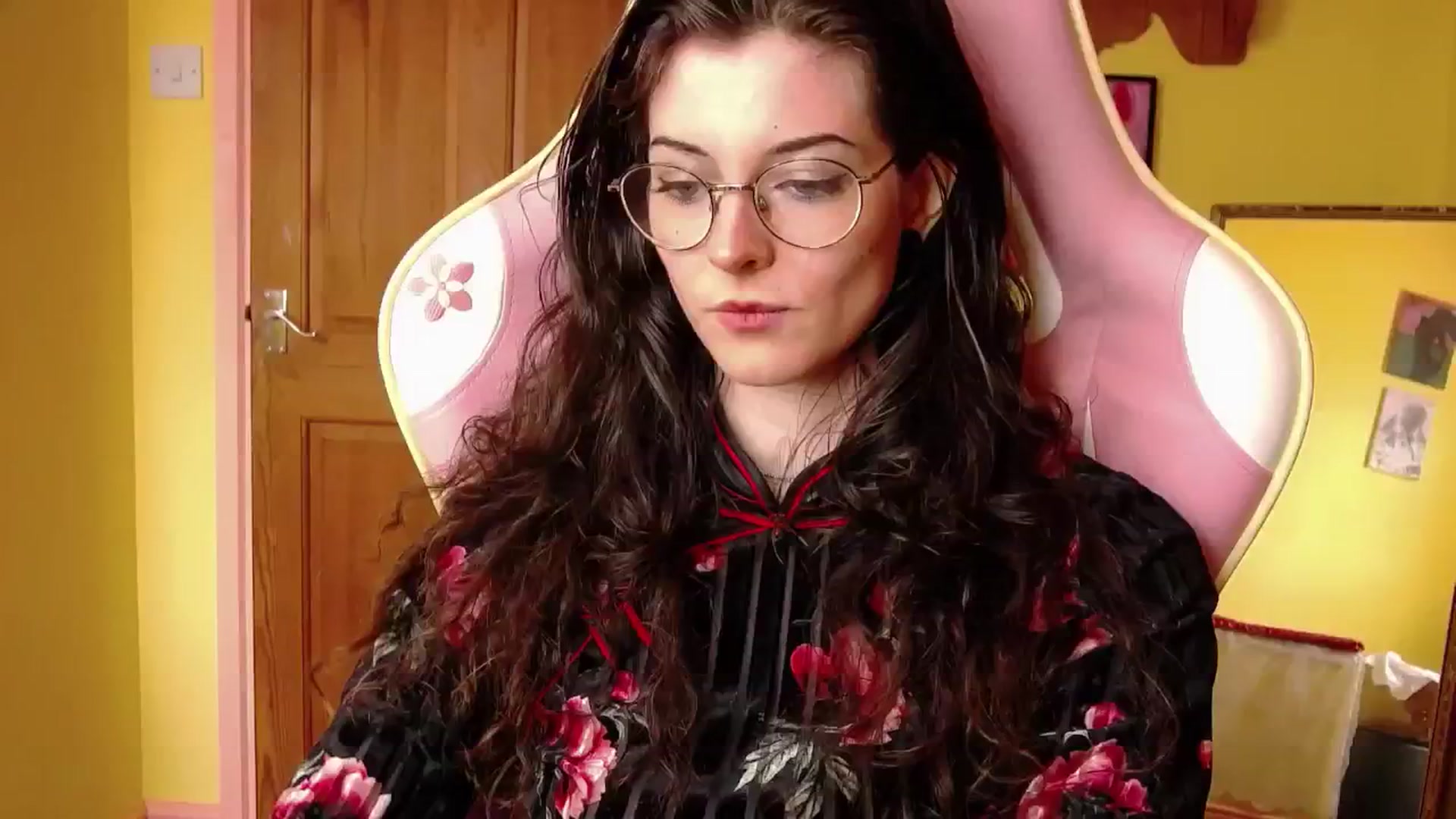 Gallery image thumbnail from viola__'s myfreecams stream on, 08/07/2024, 16:36 image 16 of 20