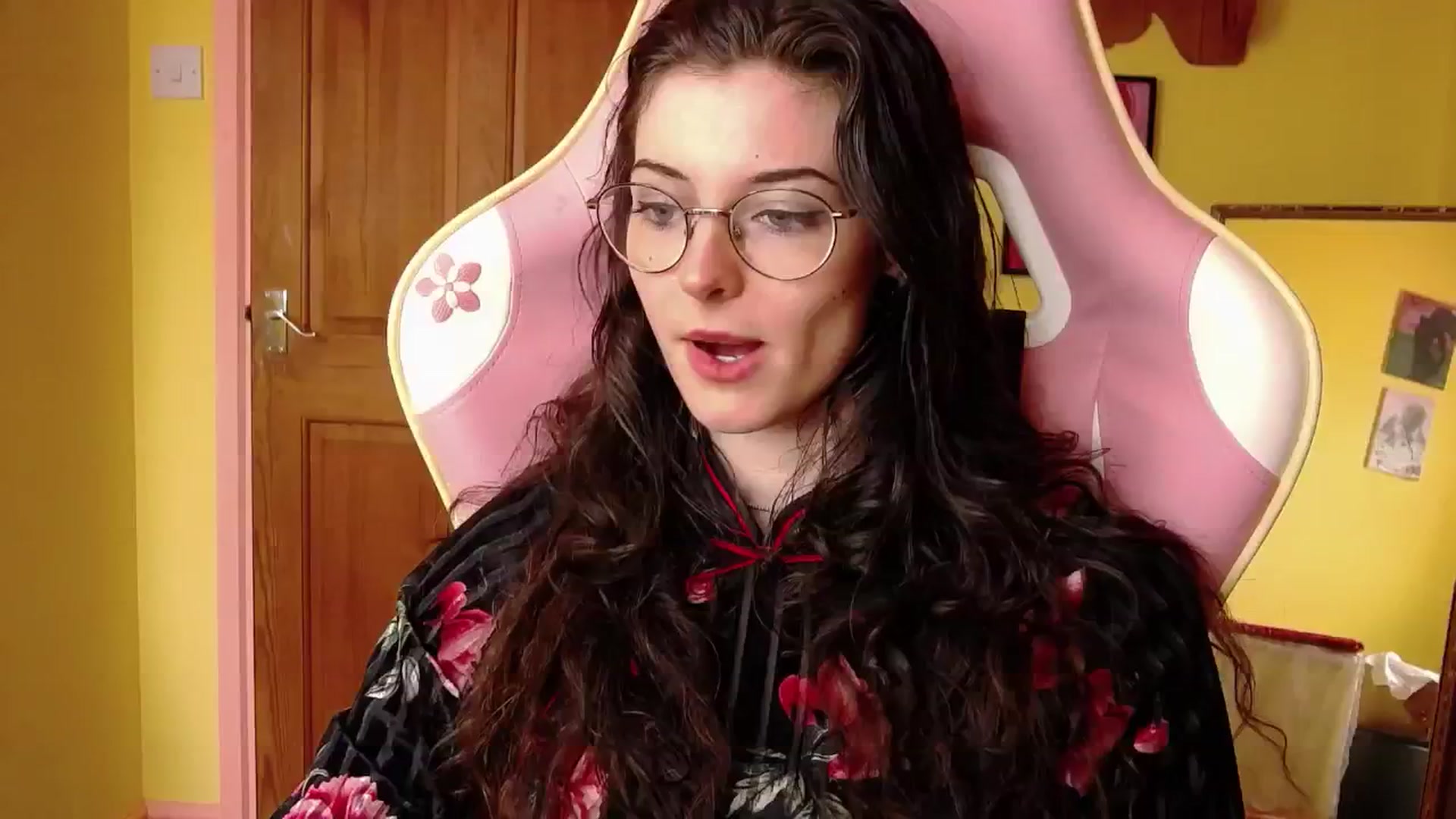 Gallery image thumbnail from viola__'s myfreecams stream on, 08/07/2024, 16:36 image 17 of 20