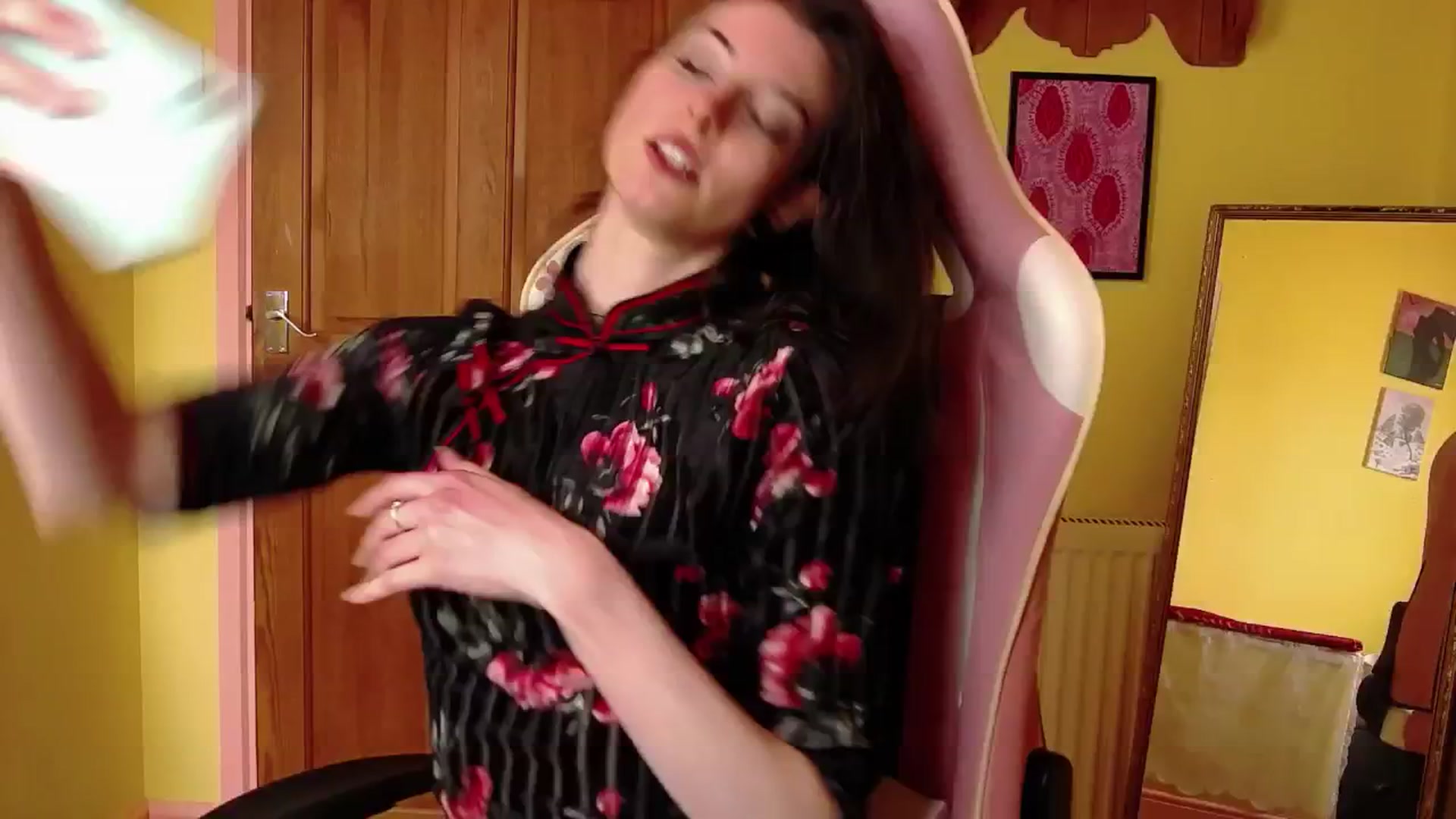 Gallery image thumbnail from viola__'s myfreecams stream on, 08/07/2024, 16:36 image 18 of 20