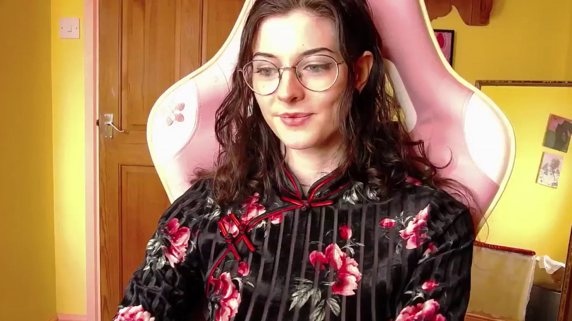 Gallery image thumbnail from viola__'s myfreecams stream on, 08/07/2024, 16:36 image 13 of 20