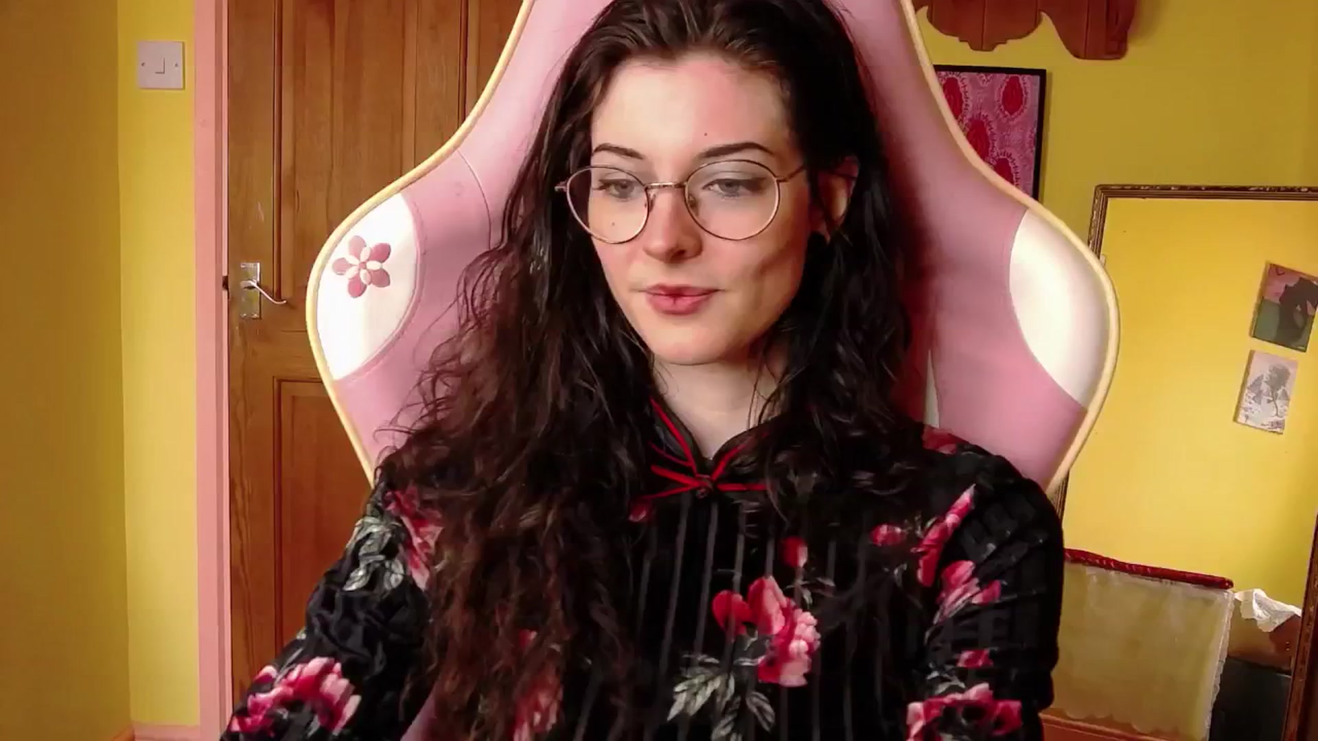 Gallery image thumbnail from viola__'s myfreecams stream on, 08/07/2024, 16:36 image 9 of 20