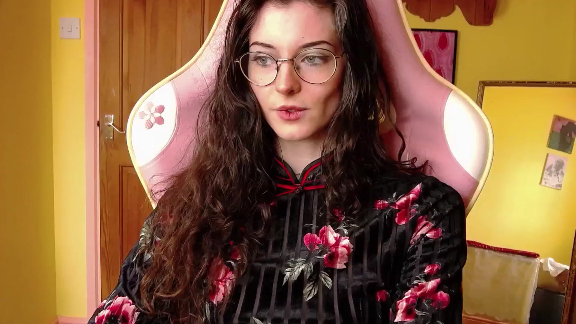 Gallery image thumbnail from viola__'s myfreecams stream on, 08/07/2024, 16:36 image 7 of 20
