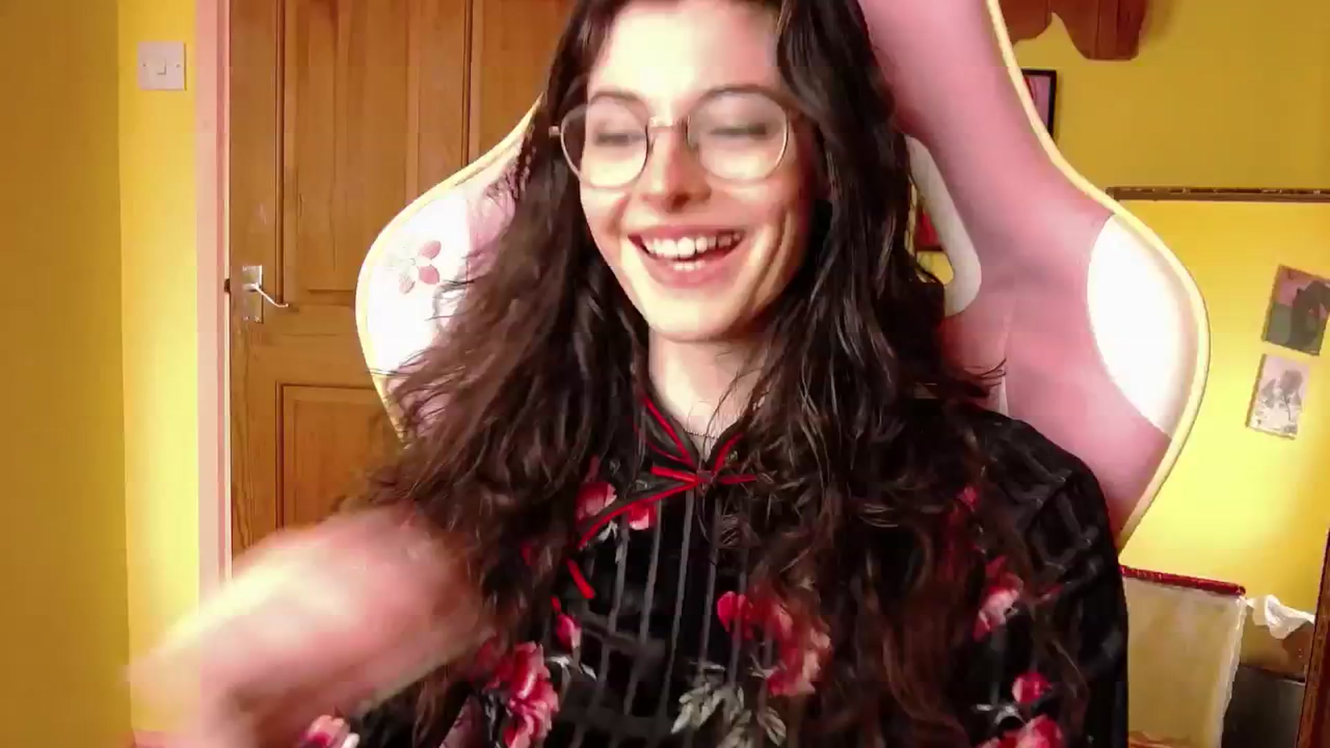 Gallery image thumbnail from viola__'s myfreecams stream on, 08/07/2024, 16:36 image 15 of 20