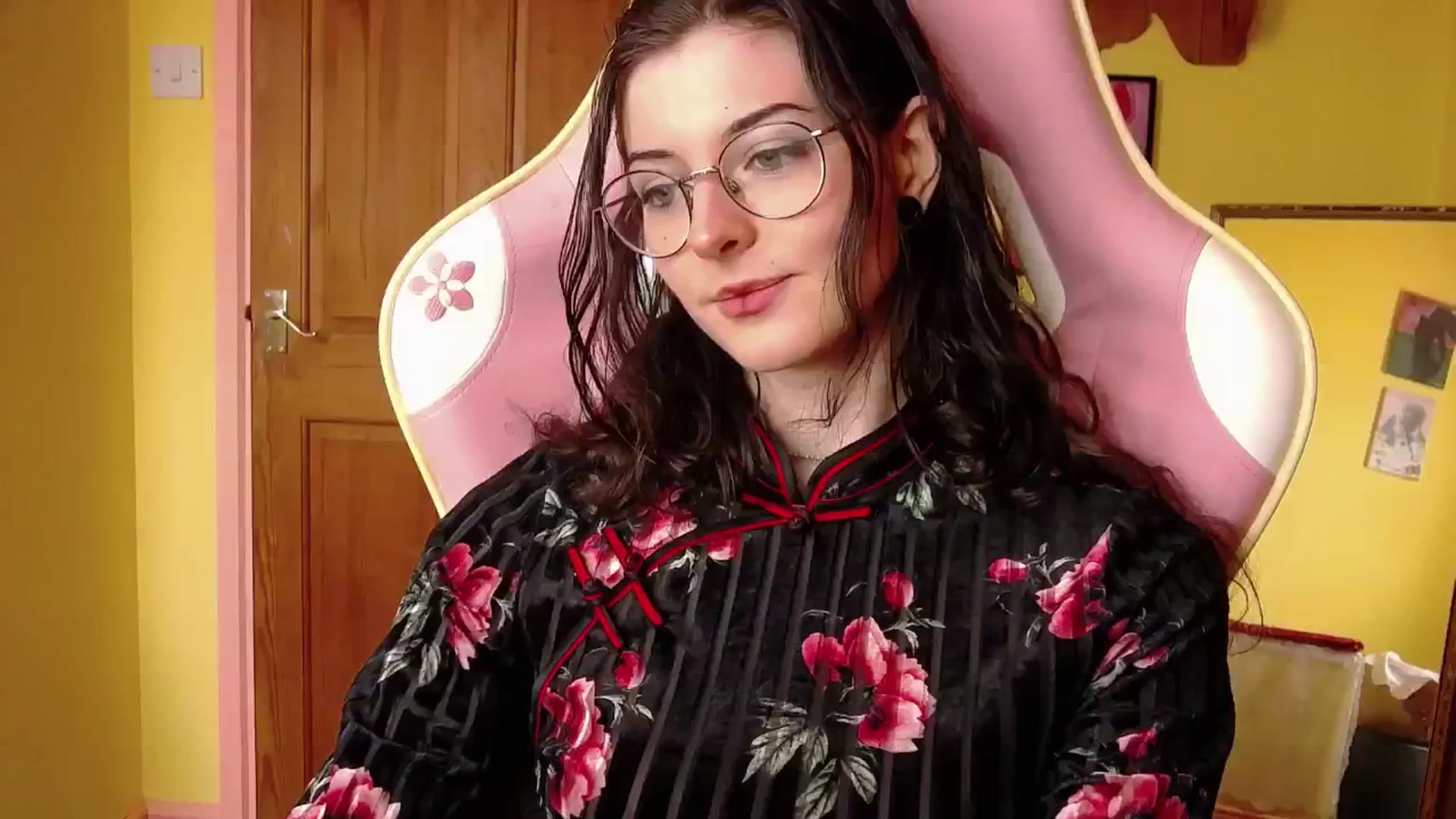 Gallery image thumbnail from viola__'s myfreecams stream on, 08/07/2024, 16:36 image 11 of 20