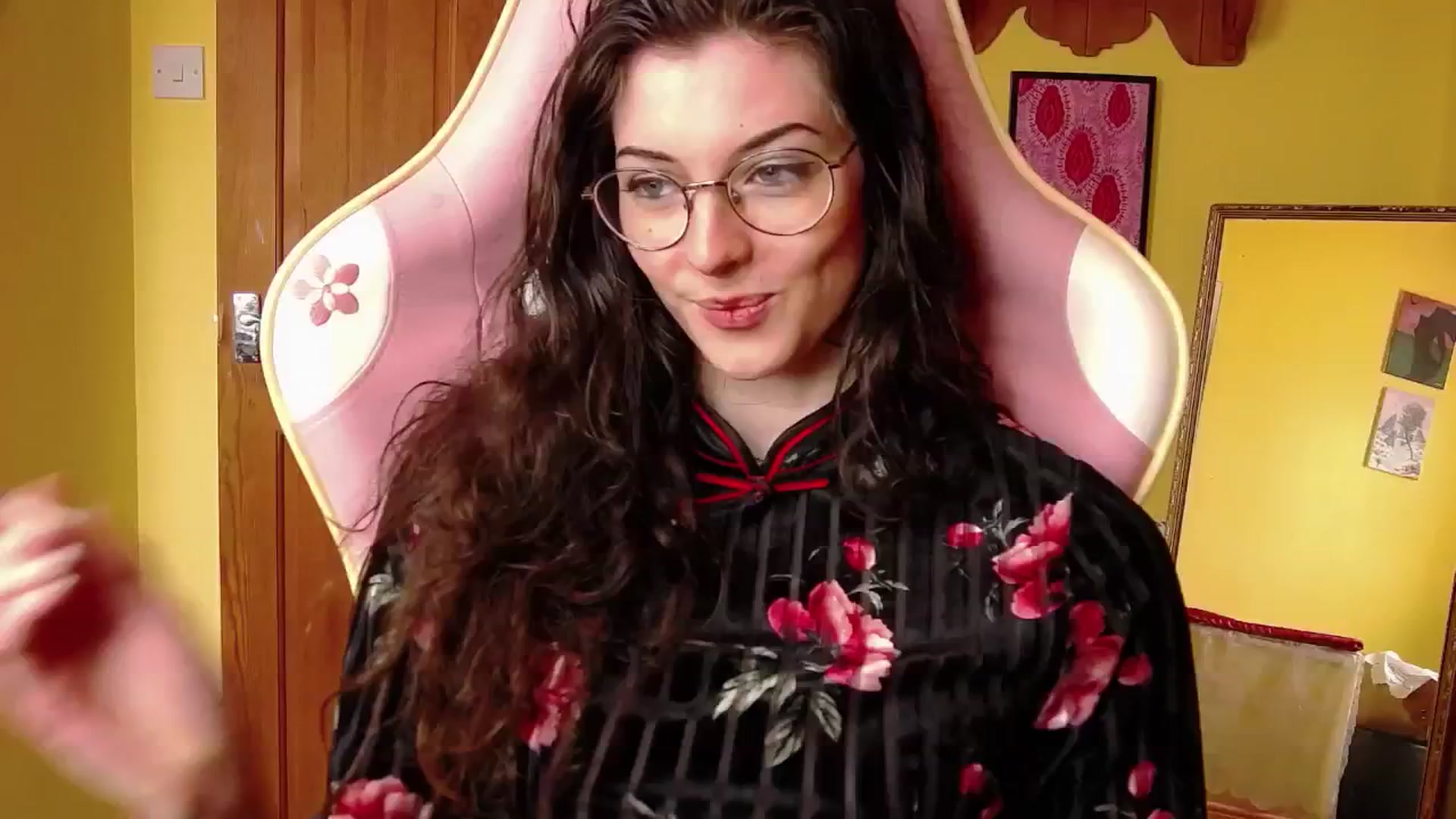 Gallery image thumbnail from viola__'s myfreecams stream on, 08/07/2024, 16:36 image 6 of 20
