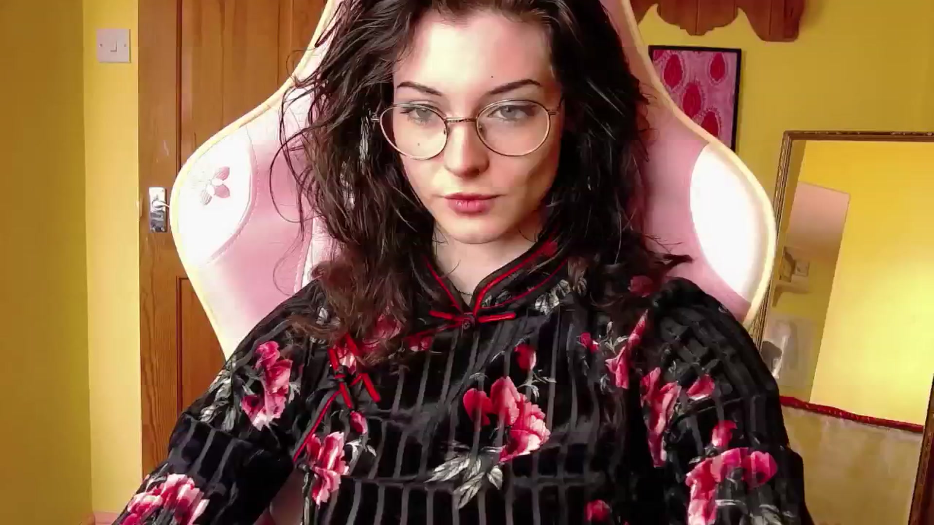 Gallery image thumbnail from viola__'s myfreecams stream on, 08/07/2024, 16:36 image 2 of 20