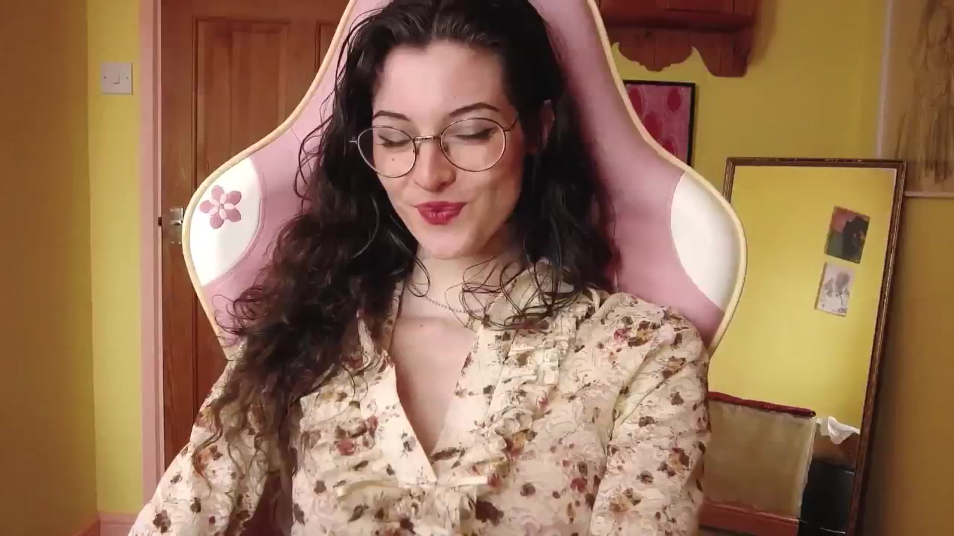 Gallery image thumbnail from viola__'s myfreecams stream on, 08/08/2024, 16:36 image 9 of 20