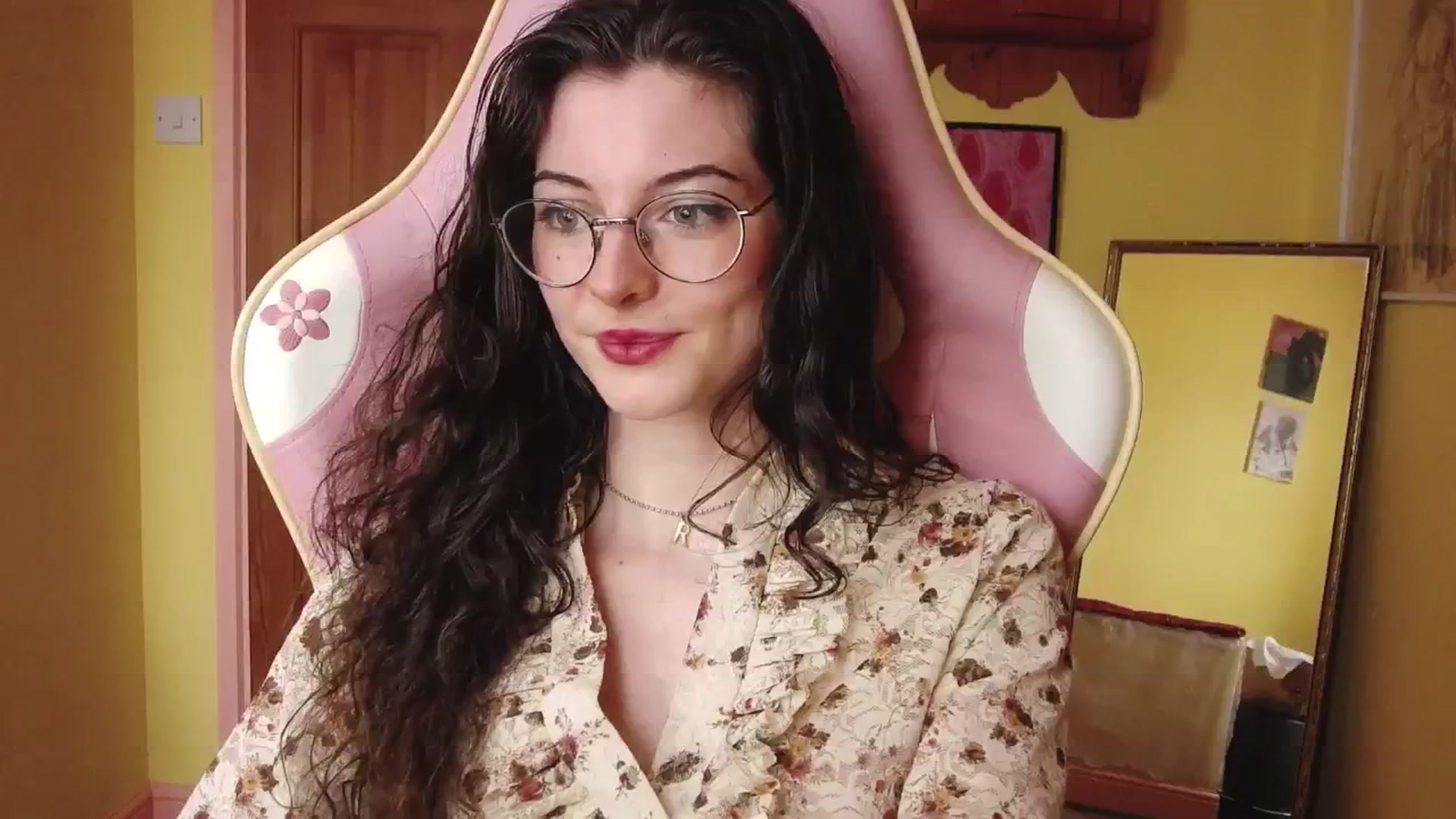 Gallery image thumbnail from viola__'s myfreecams stream on, 08/08/2024, 16:36 image 13 of 20